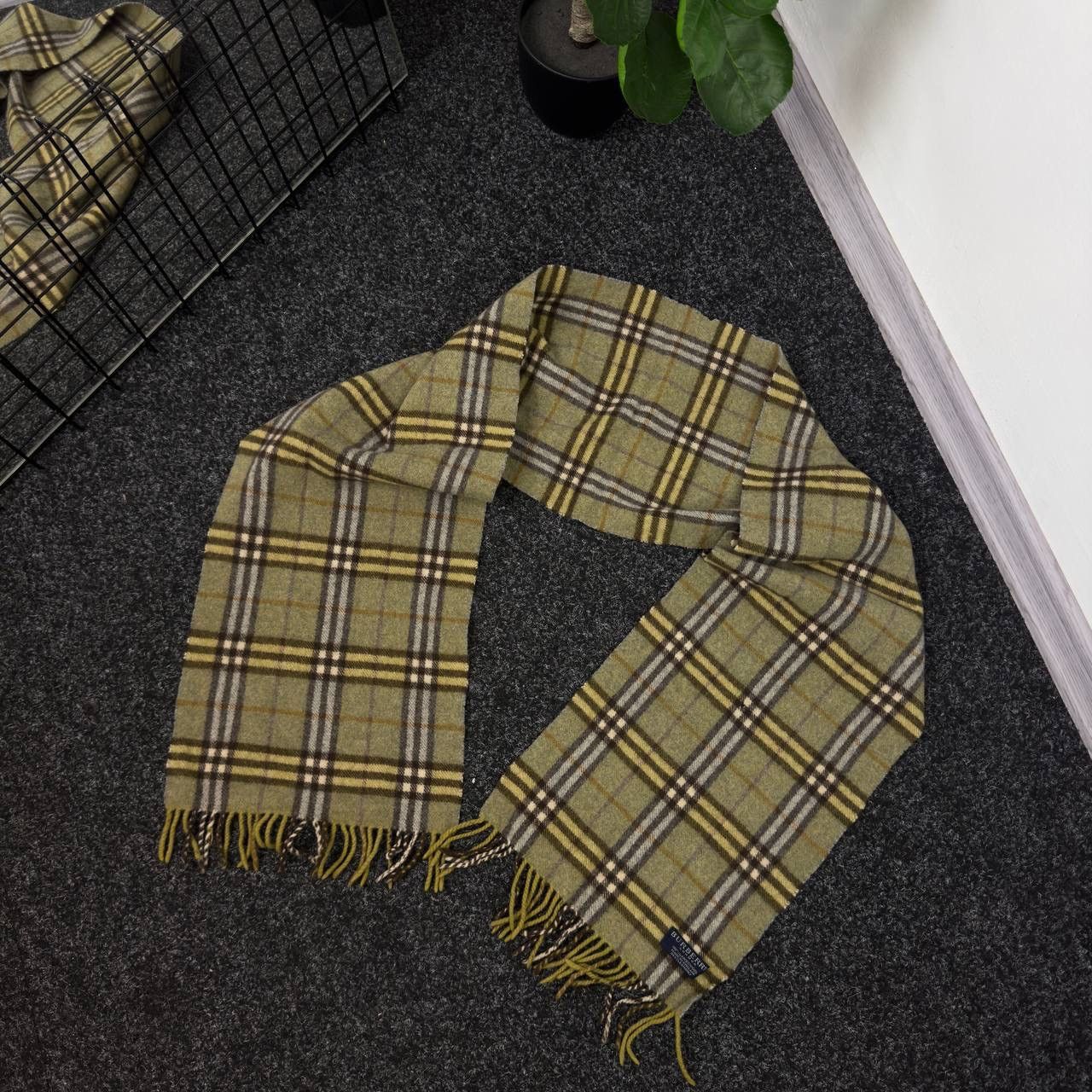 Burberry Burberry Vintage Scarf Lambswool Novacheck Luxury Size ONE SIZE - 1 Thumbnail