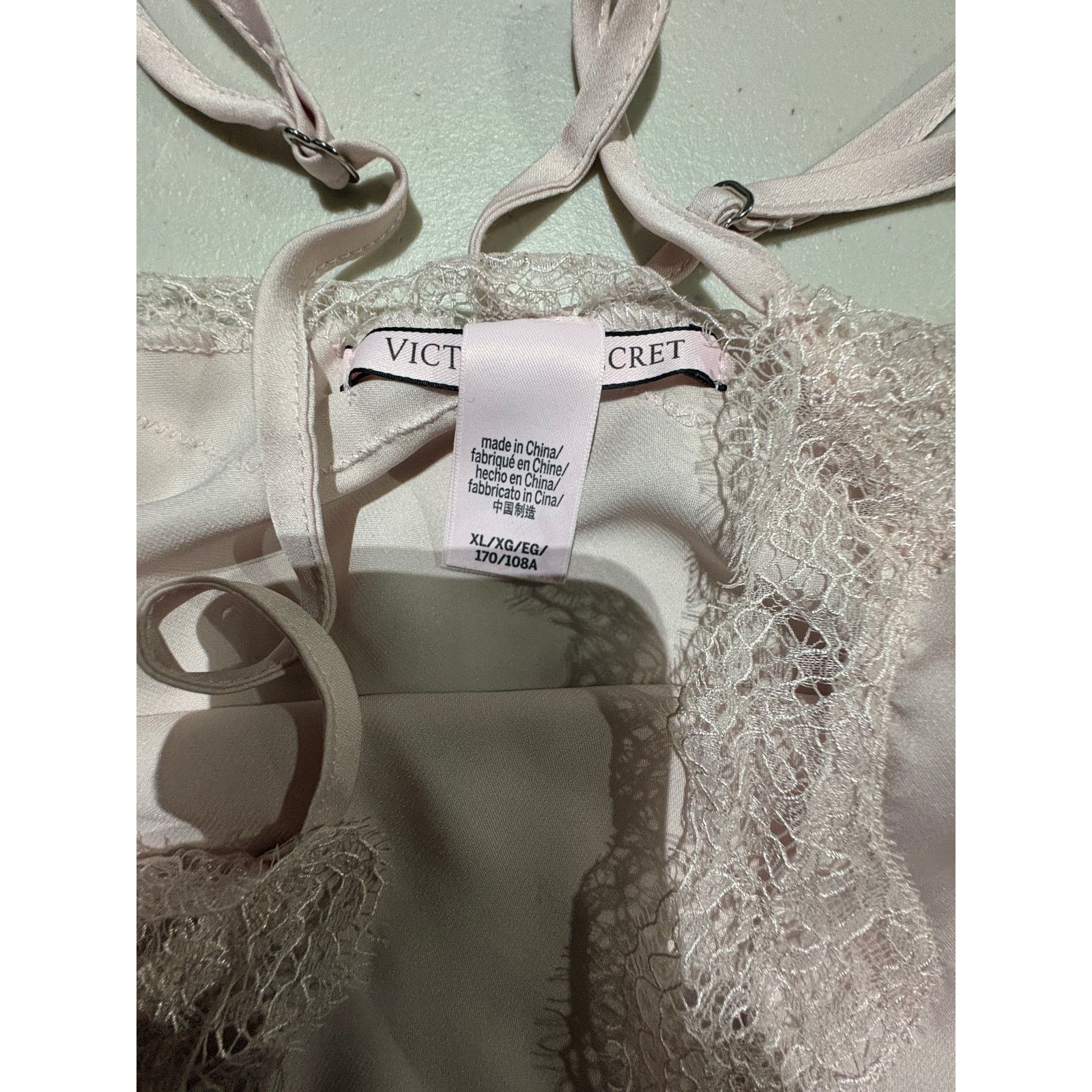 Victoria's Secret Victoria’s Secret Lace Trim Satin Cami Pink Size XL Size XL / US 12-14 / IT 48-50 - 4 Thumbnail
