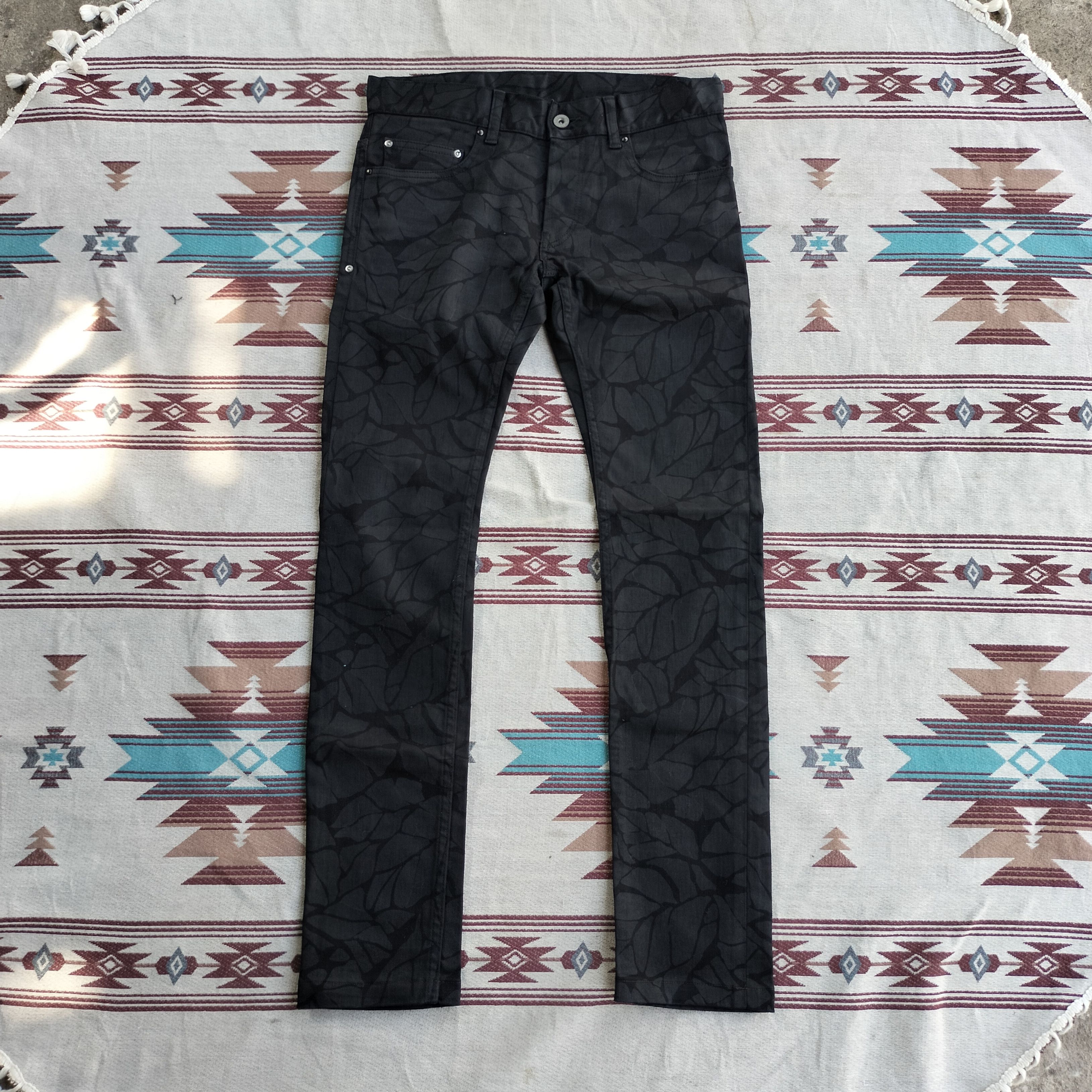 B6 PRINTED DENIM - BLACK VERSION – FENG SYSTEM