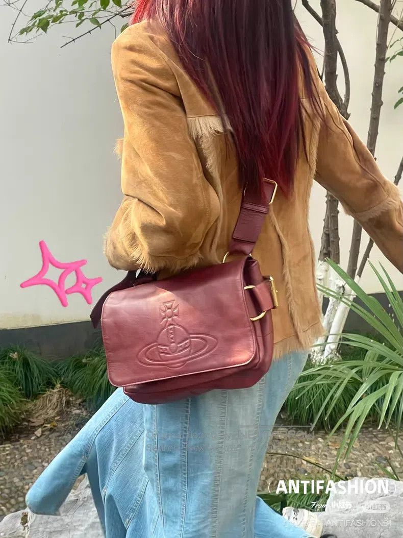 Vivienne Westwood Vivienne Westwood size OS Embossed Saturn Messenger Bag Sho Size ONE SIZE - 9 Thumbnail