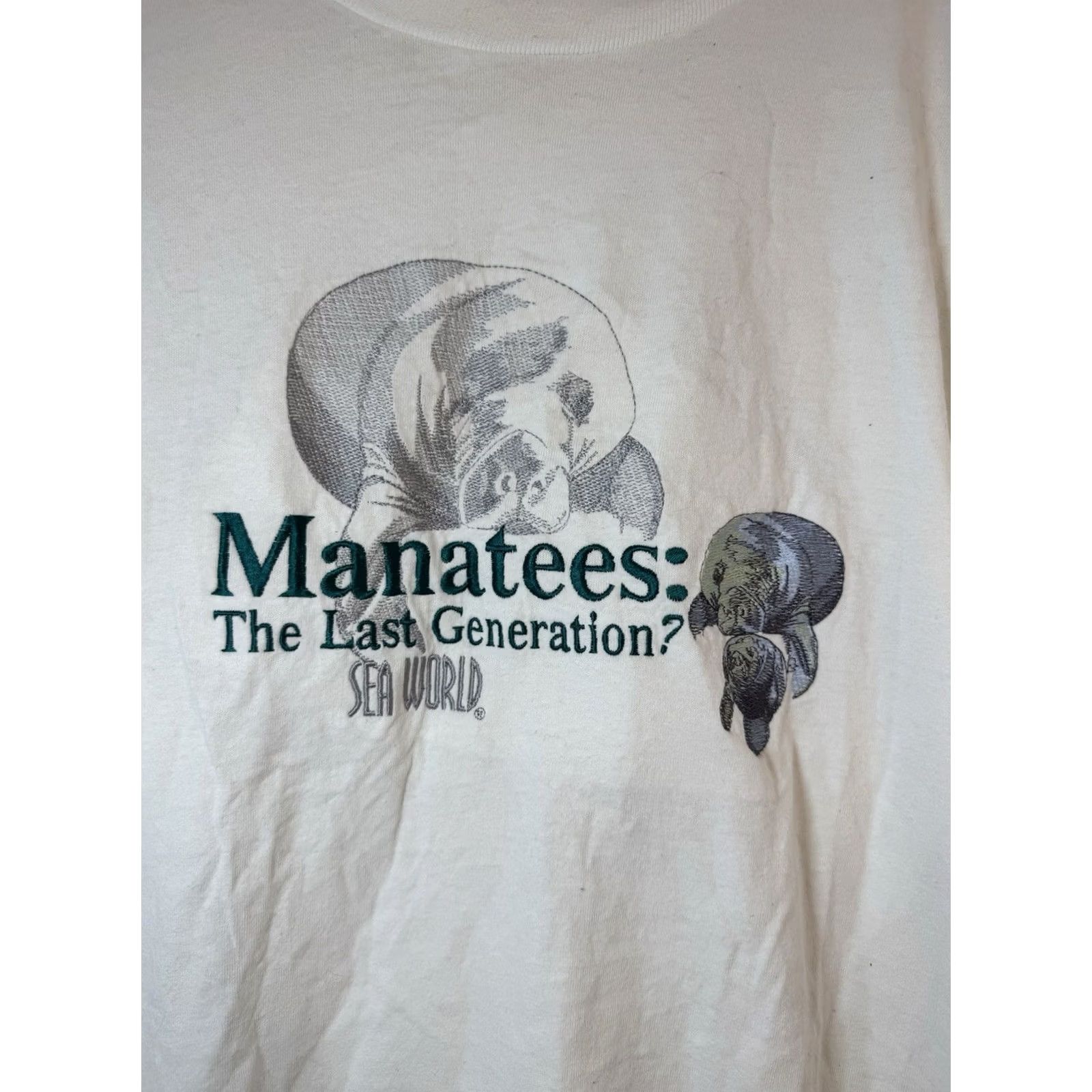 Anvil Sea World Manatees Vintage Solid 90s Crew Neck Shirt Mens 2XL White Size US XXL / EU 58 / 5 - 2 Thumbnail