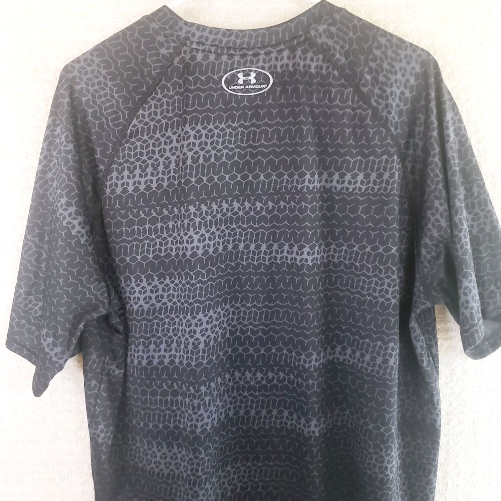 Under Armour Under Armour Men's XL Black Geometric Winthrop Eagles Tee T-Shirt HeatGear USA Mens Size US XL / EU 56 / 4 - 7 Thumbnail