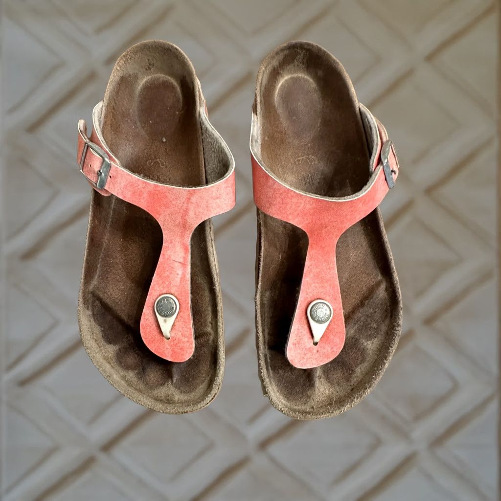 Birkenstock VINTAGE Birkenstock Gizeh Sandals Sandal Women Size 40 Pink Orange Outdoor Womens Flat Suede Leather Slip-On Brown/Pink (if applicable) Size US 9 / IT 39 - 1 Thumbnail