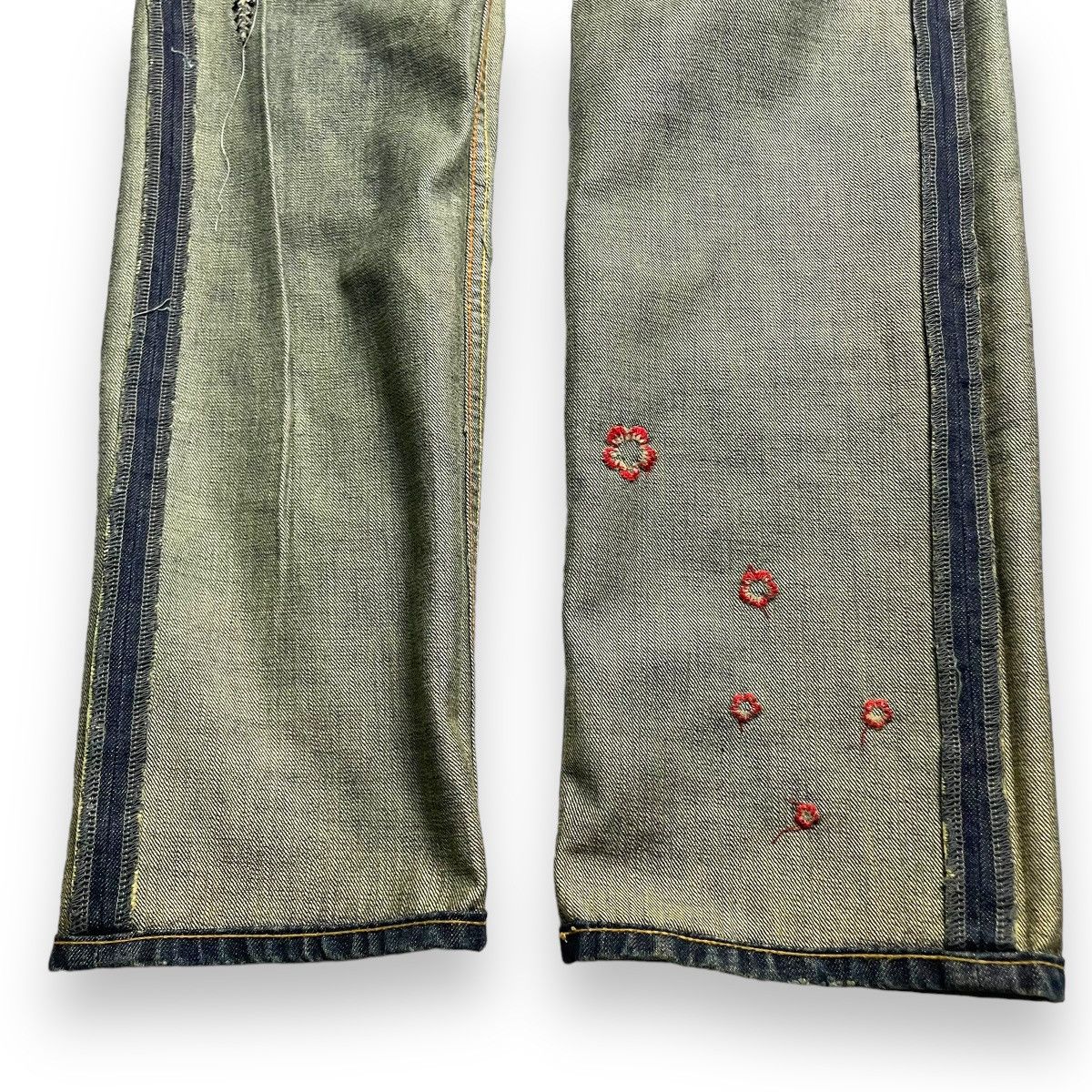 Takeo Kikuchi 🇯🇵 TAKEO KIKUCHI EMBROIDERED FLORAL DENIM PANTS Size 31" - 9 Thumbnail