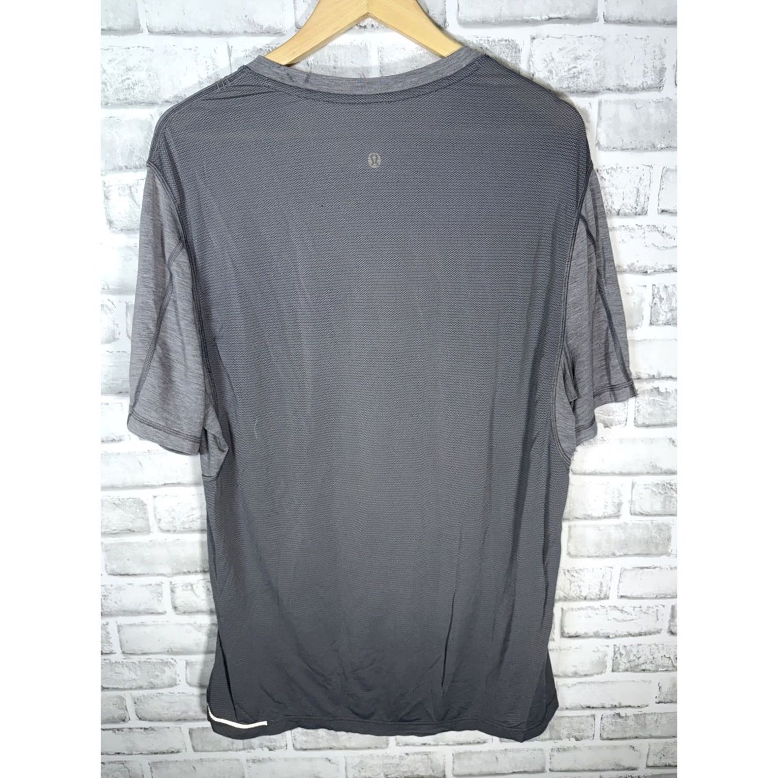 Lululemon Lululemon Geometric Graphic T Shirt Men XL Gray Short Sleeve Yoga Active Slim Breathable Moisture Wicking Easy Care Signature Logo Size US XL / EU 56 / 4 - 5 Thumbnail