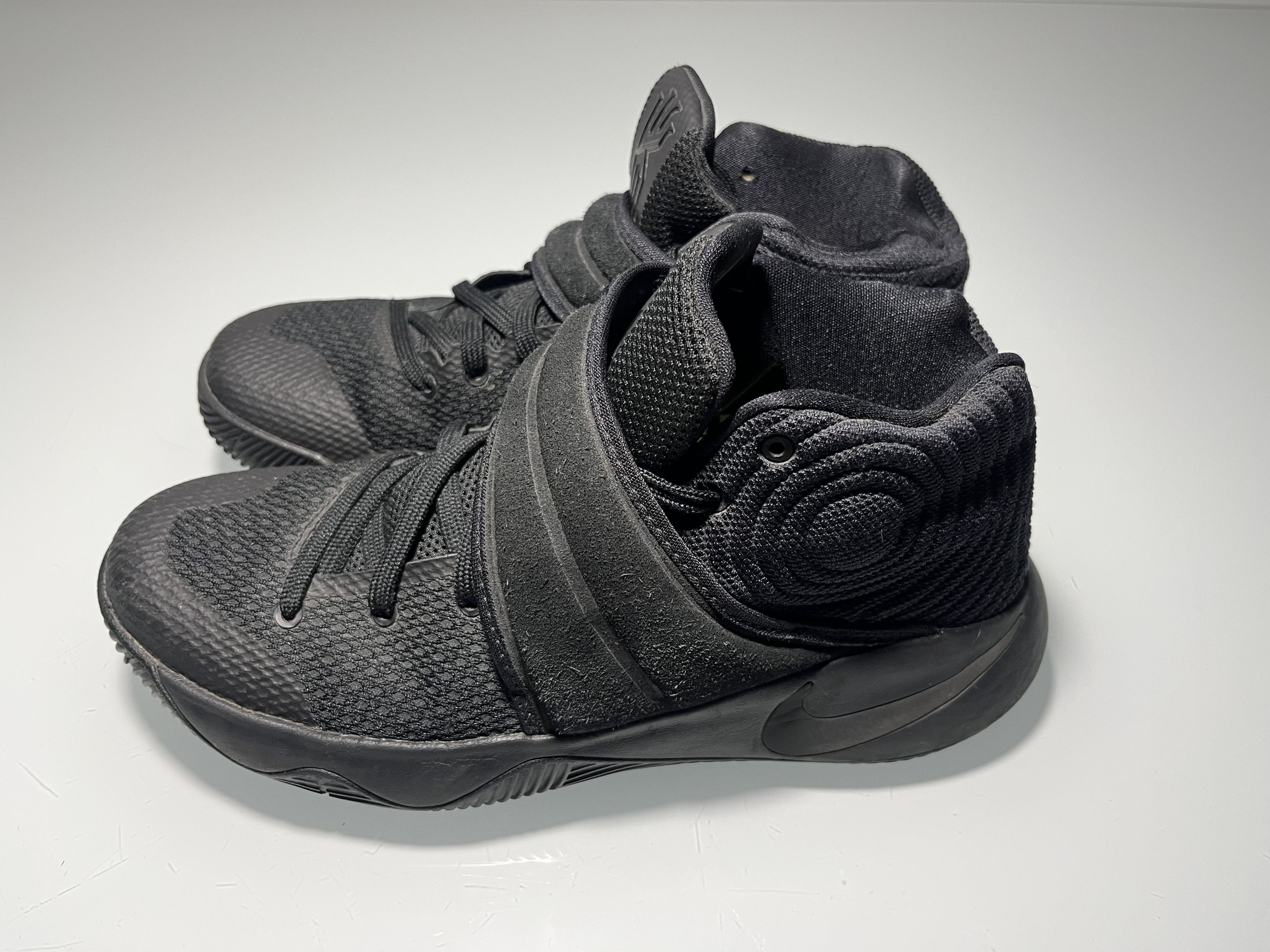 Nike Kyrie 2 Triple Black Size US 7.5 / EU 40-41 - 3 Thumbnail
