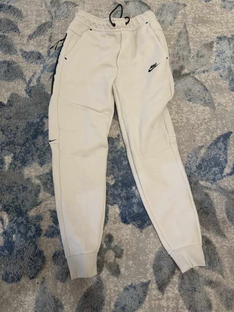 Nike Men Nike Tech fleece bottoms Size US 30 / EU 46 - 1 Preview