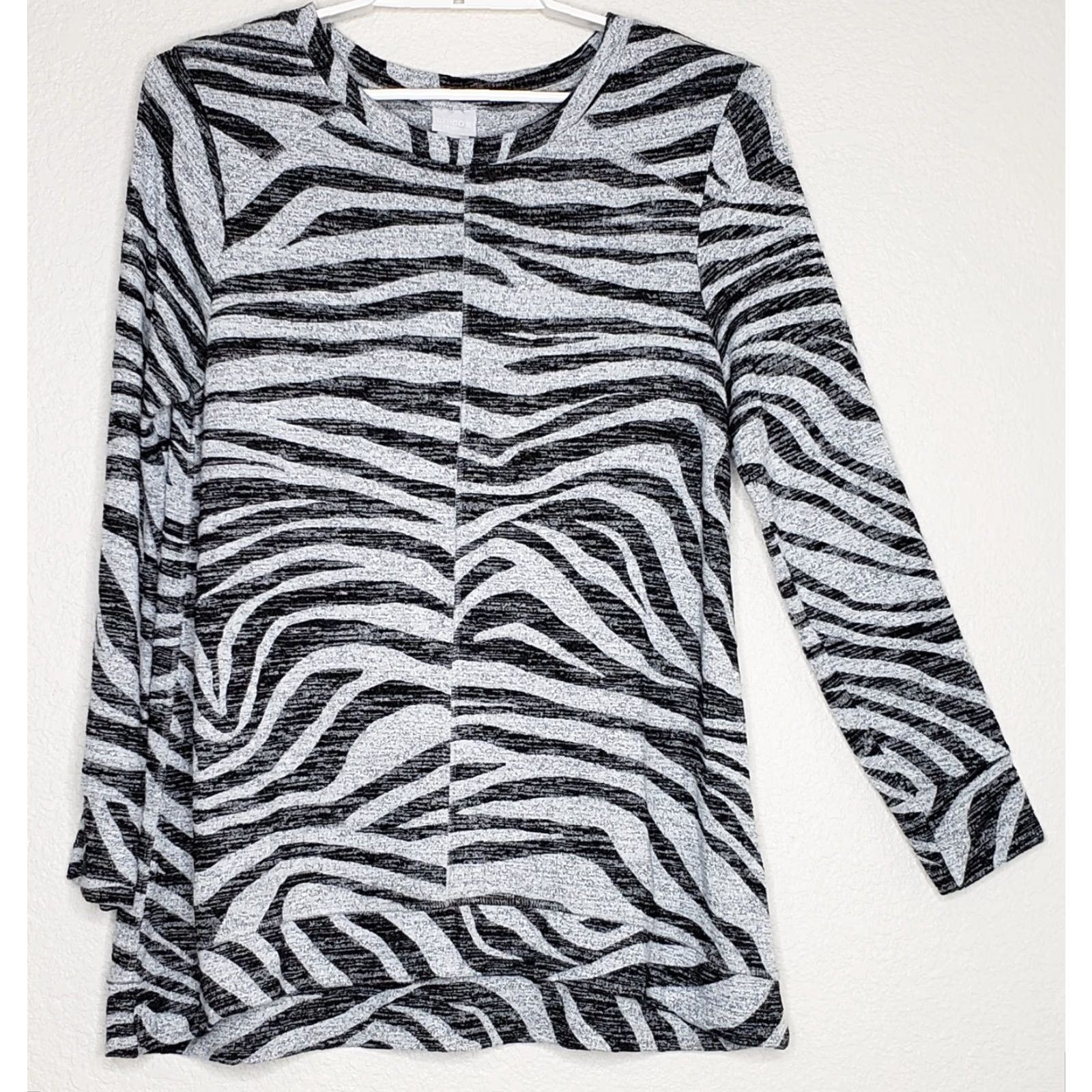 Vintage VINTAGE Chico’s Women's Tunic Top Zebra Gray Black Rayon Blend Long Sleeve Size 8/10 Round Neck Pullover Casual Blouse Feminine Womens Size M / US 6-8 / IT 42-44 - 2 Thumbnail