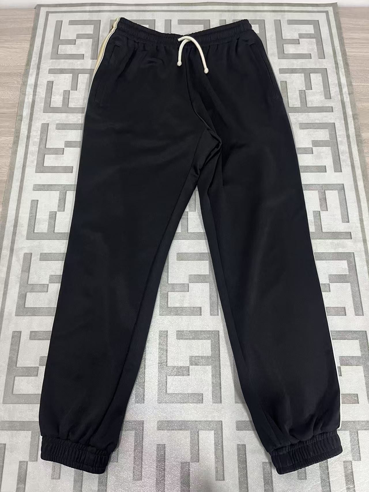 Gucci Gucci Interlocking G Logo Stripe Joggers Size XS Size US 28 / EU 44 - 1 Thumbnail