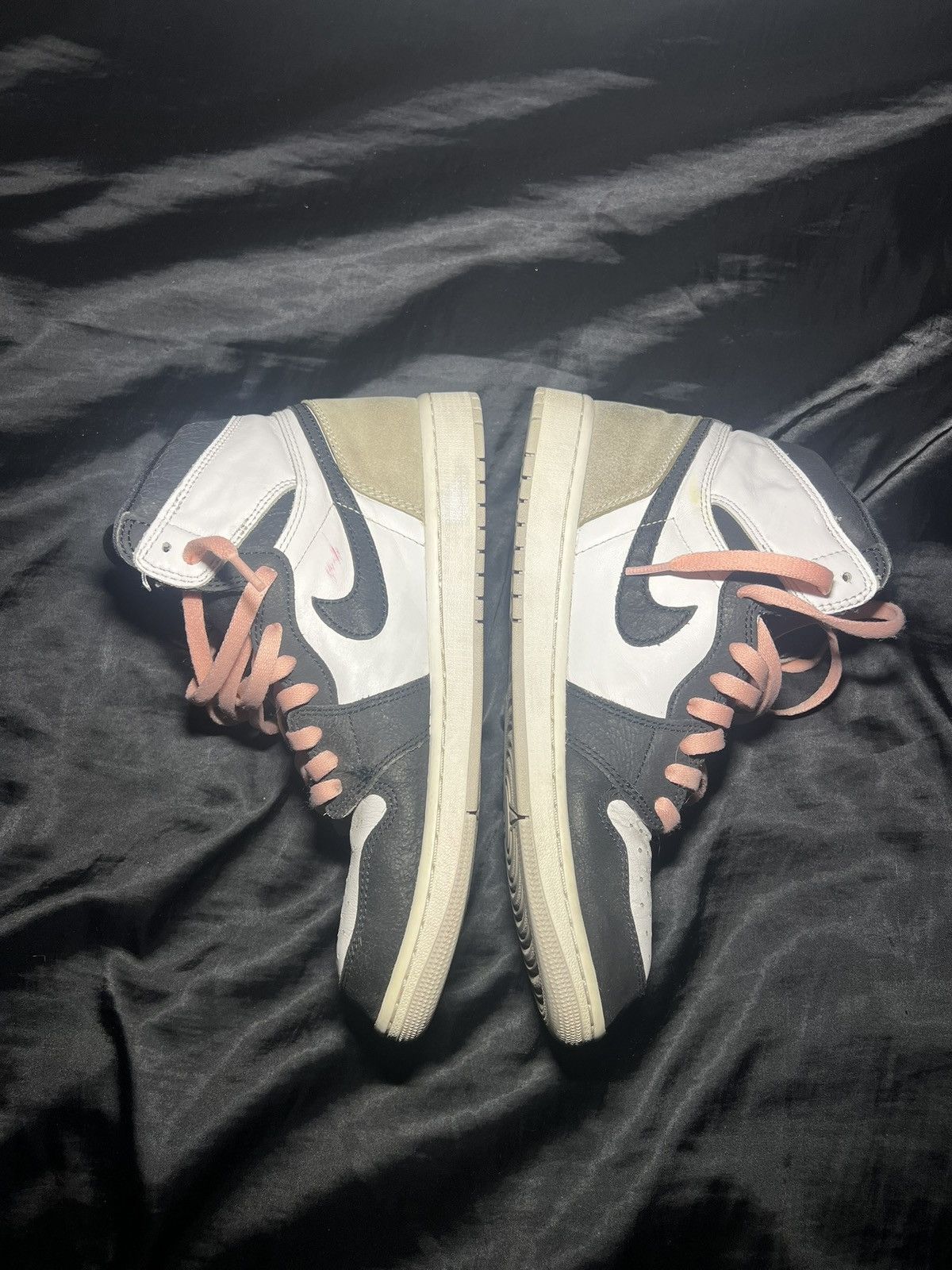 Jordan Brand Jordan 1 Retro High OG Bleached Coral Size US 10 / EU 43 - 8 Thumbnail