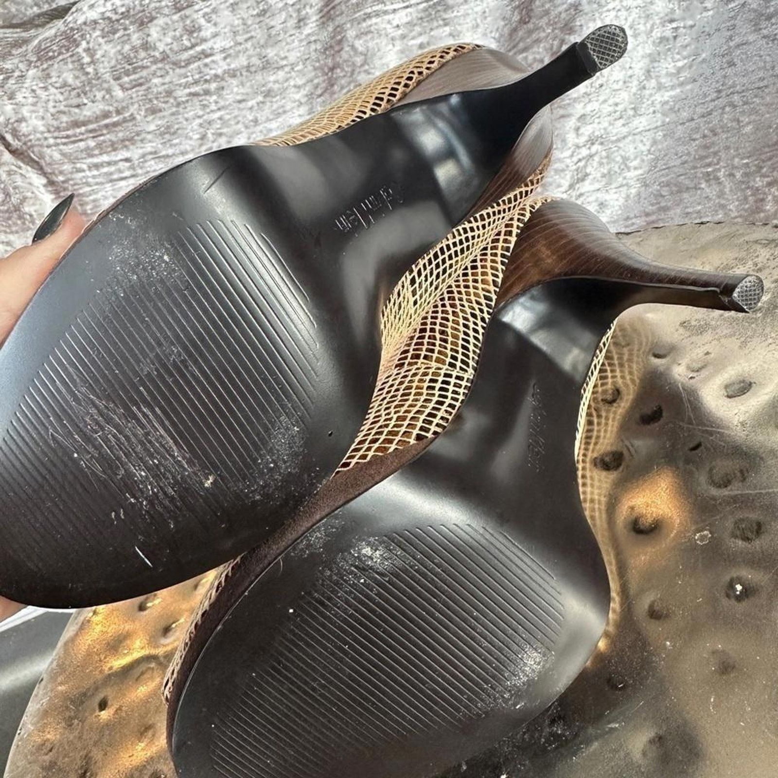 Calvin Klein Calvin Klein Gold Mesh Peep-Toe Pump Heels Size US 7.5 / IT 37.5 - 6 Thumbnail