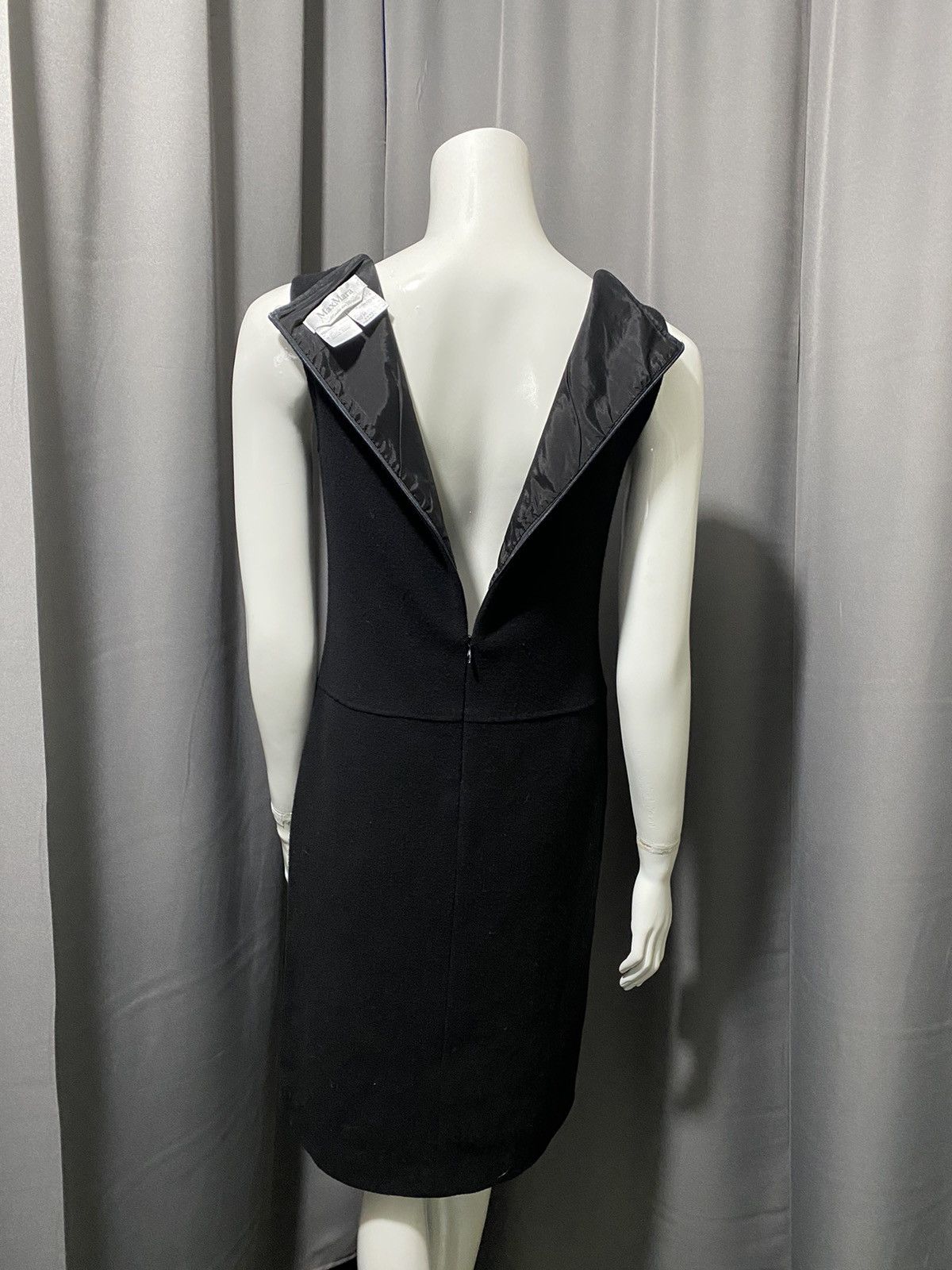 Max Mara Fall 2004 Wool Neckline Knee Length Dress Size XS / US 0-2 / IT 36-38 - 3 Thumbnail