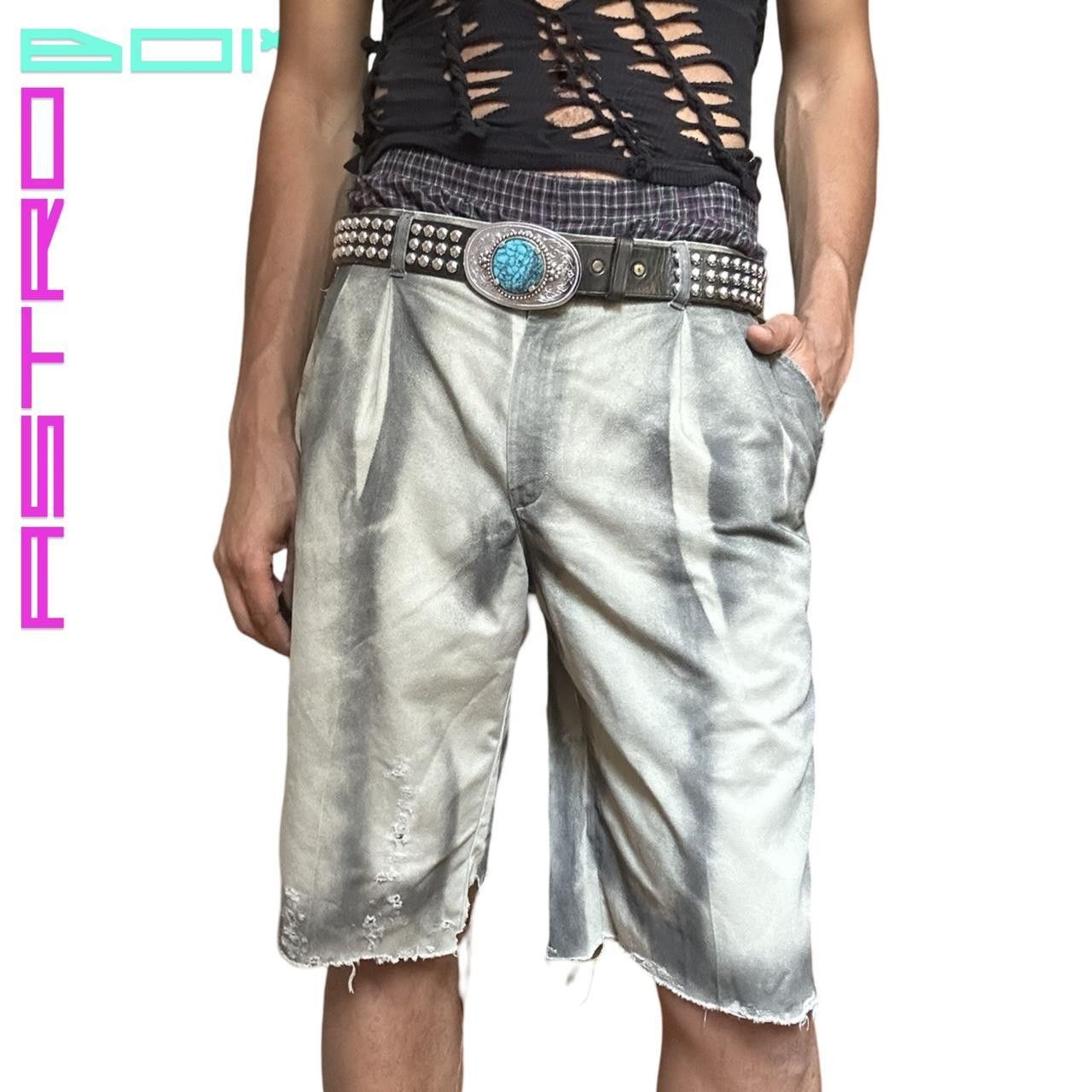 Lee ASTROBOI* GRUNGE TAN PLEATED SHORTS W/ BLK PAINT _ 32" Size US 32 / EU 48 - 1 Thumbnail
