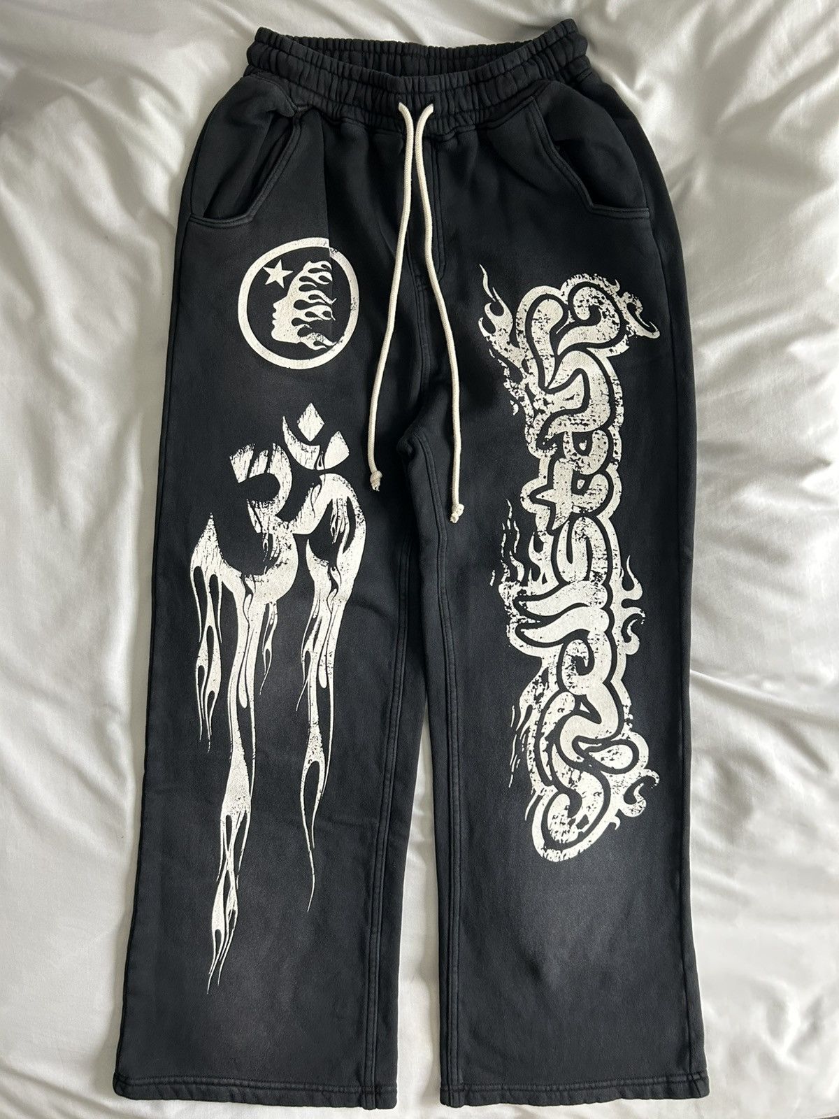 HELLSTAR Hellstar Yoga Remix Sweatpants Black Greatest Hits Medium Size US 31 - 1 Thumbnail