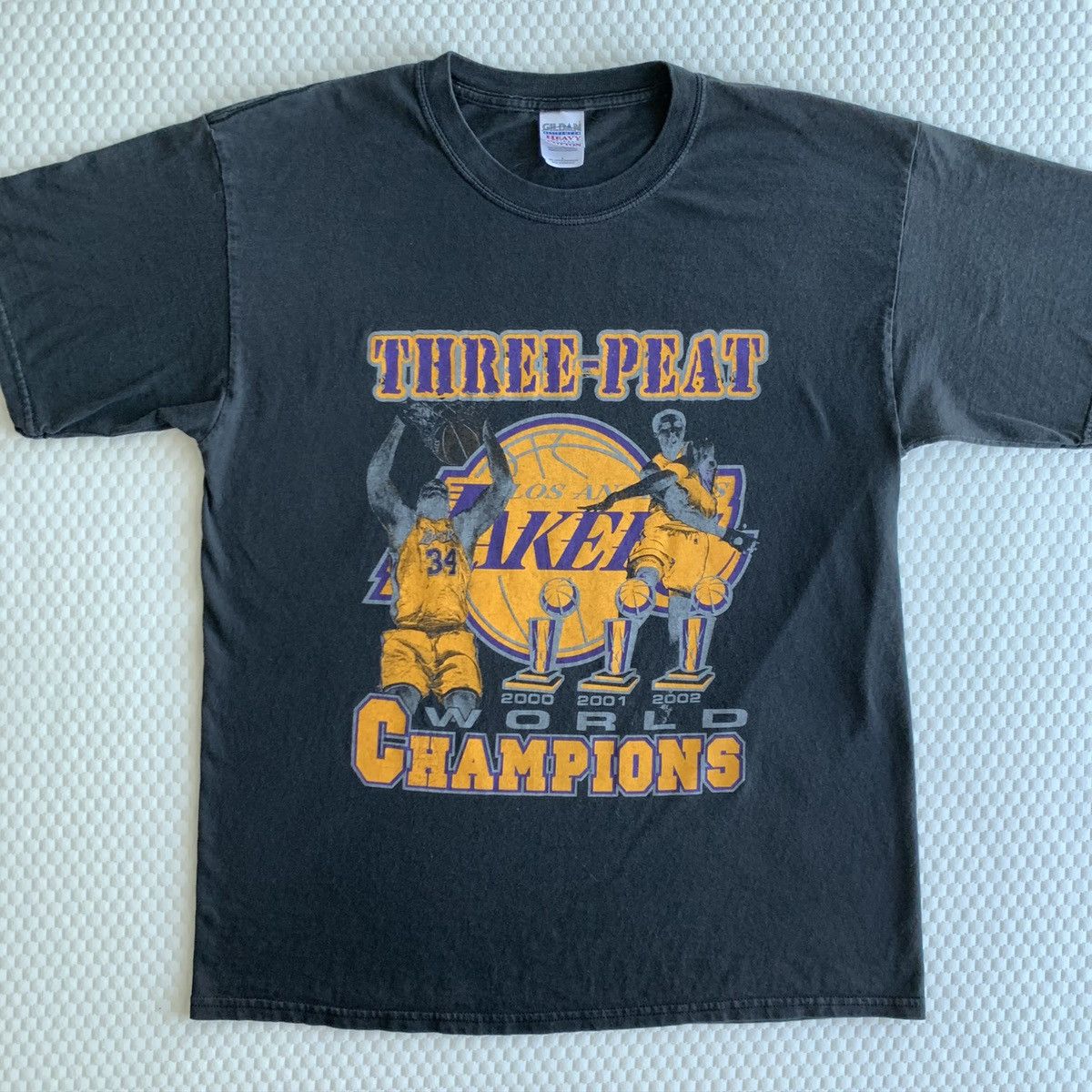 Gildan × NBA × Vintage 2002 VTG LA Lakers NBA Championship 3 peat tee KOBE SHAQ LG Size US L / EU 52-54 / 3 - 1 Thumbnail