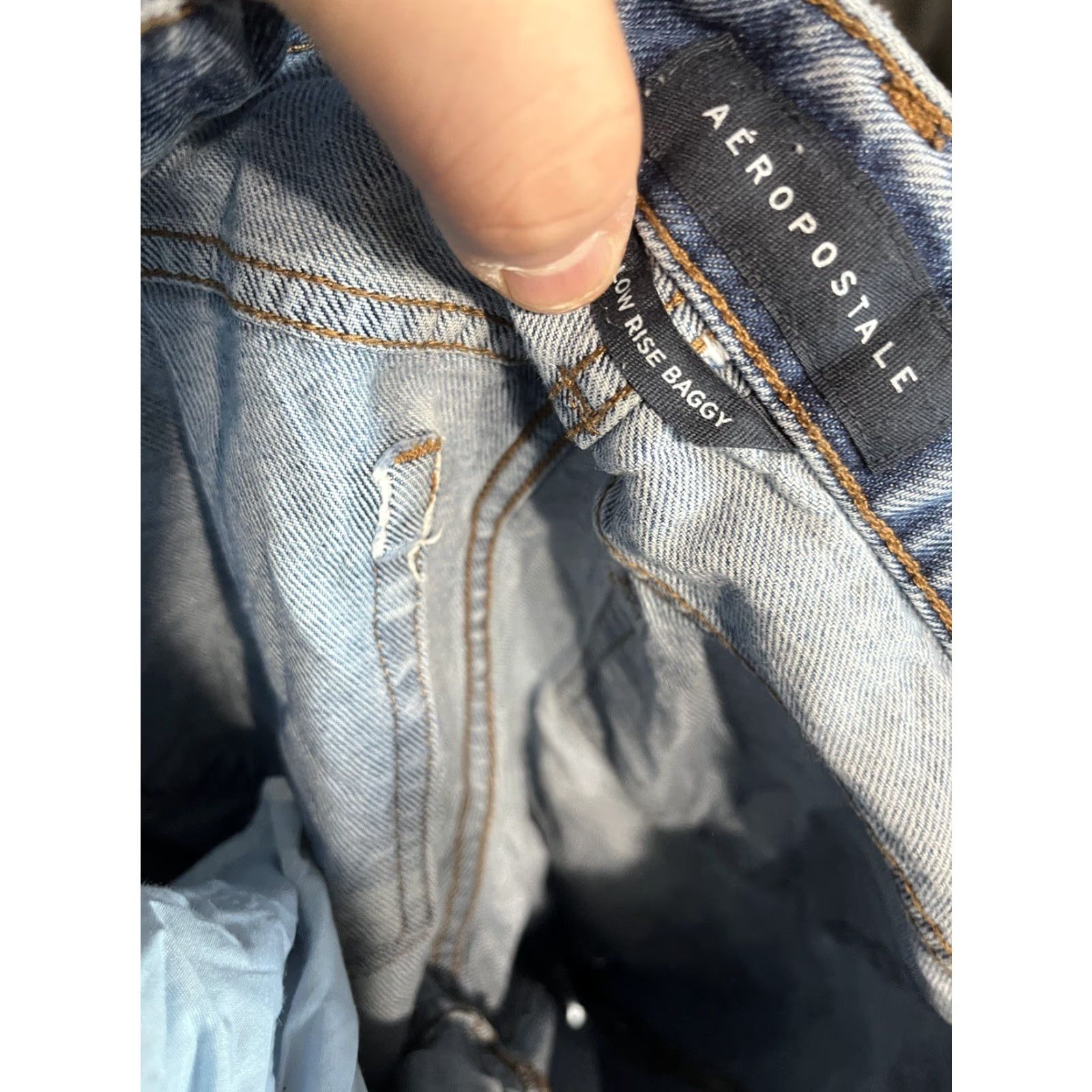 Vintage Aéropostale Light Blue Destroyed Low Rise Baggy Crop Jeans 00R Womens Jeans Cropped Distressed Light Blue 00 R Size 24" / US 00 / IT 34 - 5 Thumbnail