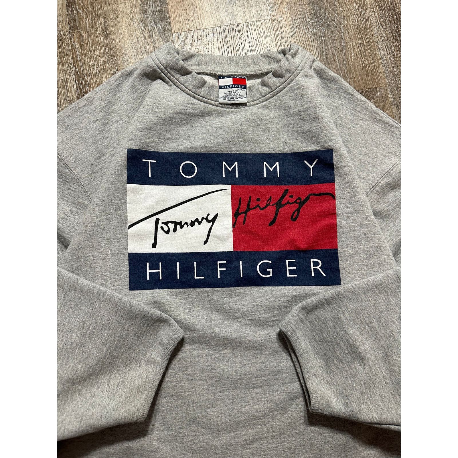 Tommy Hilfiger × Vintage Vintage Tommy Hilfiger Flag Logo Sweatshirt XL Heather Gray Size US XL / EU 56 / 4 - 2 Thumbnail