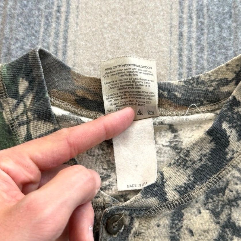 Jerzees VINTAGE Jerzees Camouflage Long Sleeve Henley Shirt Mens L Brown 90s Camouflage Hunting Outdoor 90s Size US L / EU 52-54 / 3 - 4 Thumbnail