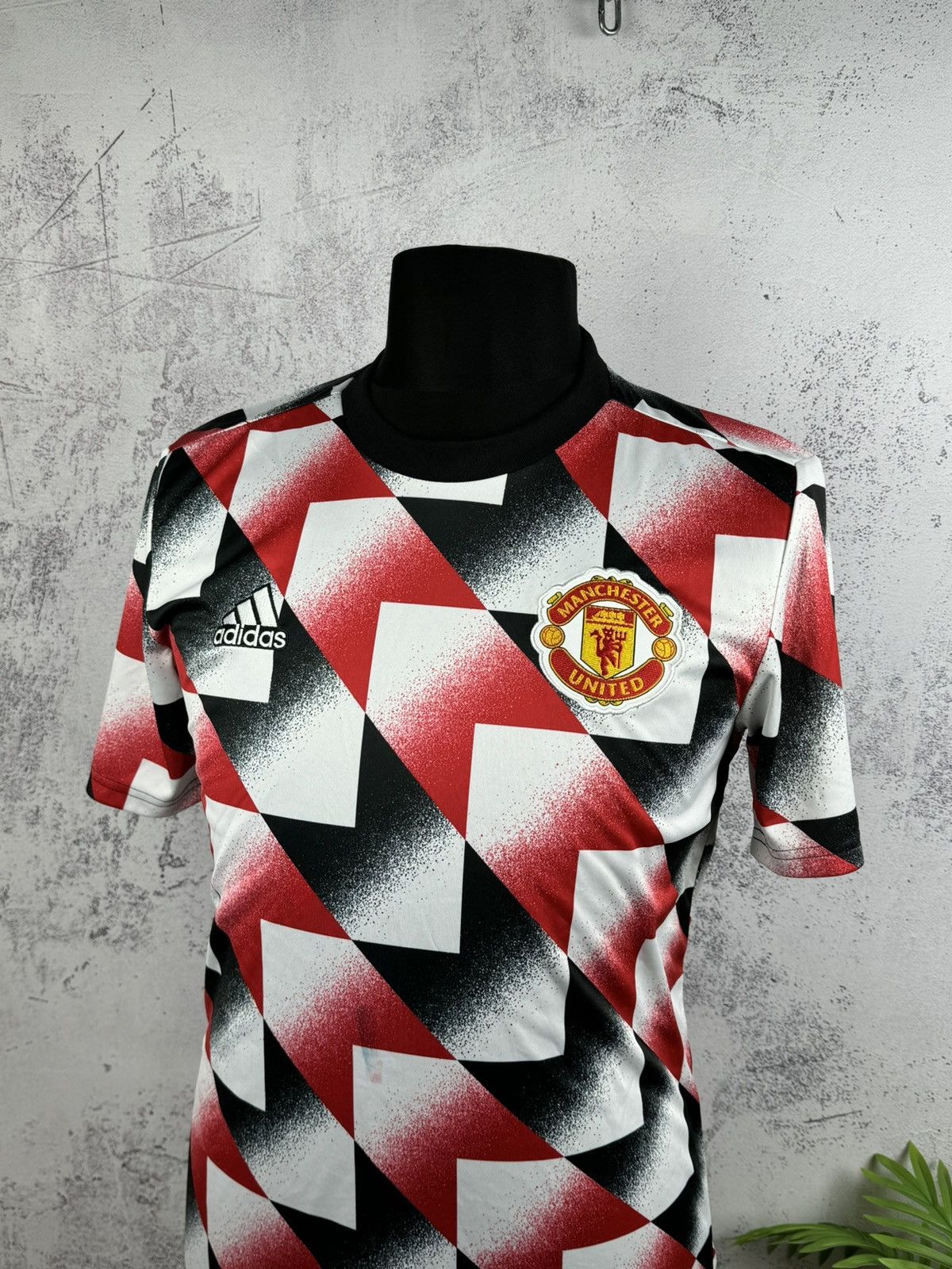 Adidas Adidas Manchester United 2022 Pre-Match Soccer Jersey size M Size US M / EU 48-50 / 2 - 2 Thumbnail