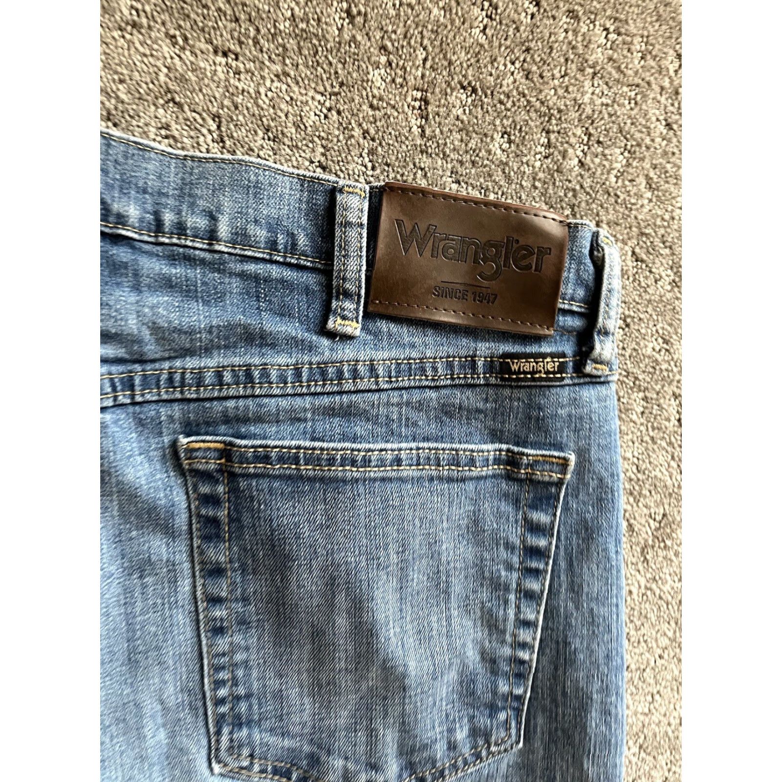 Wrangler Wrangler Jeans Mens 34x31 Medium Blue Straight Denim Regular Fit 34 Inseam Denim Jeans Mens Wrangler Size US 34 / EU 50 - 5 Thumbnail