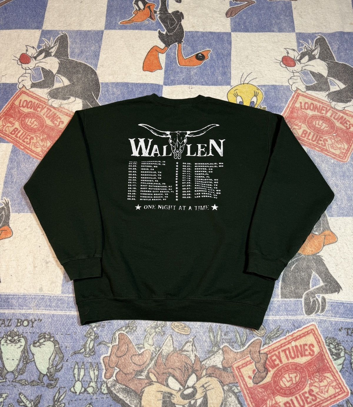 Other Morgan wallen one night at a time crewneck Size US L / EU 52-54 / 3 - 3 Thumbnail