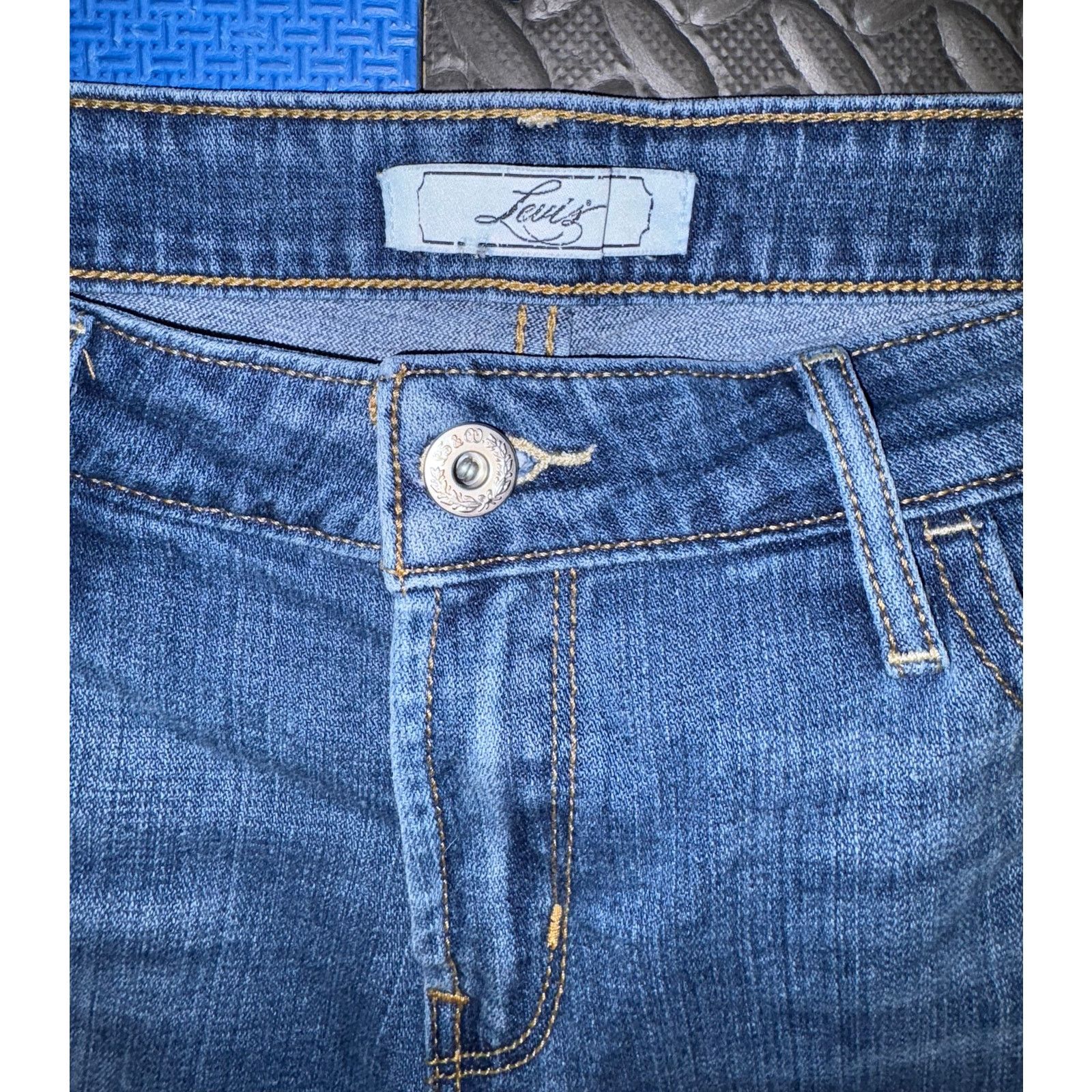 Levi's Levis women’s size 8 shorts blue denim Size 30" / US 8 / IT 44 - 2 Thumbnail