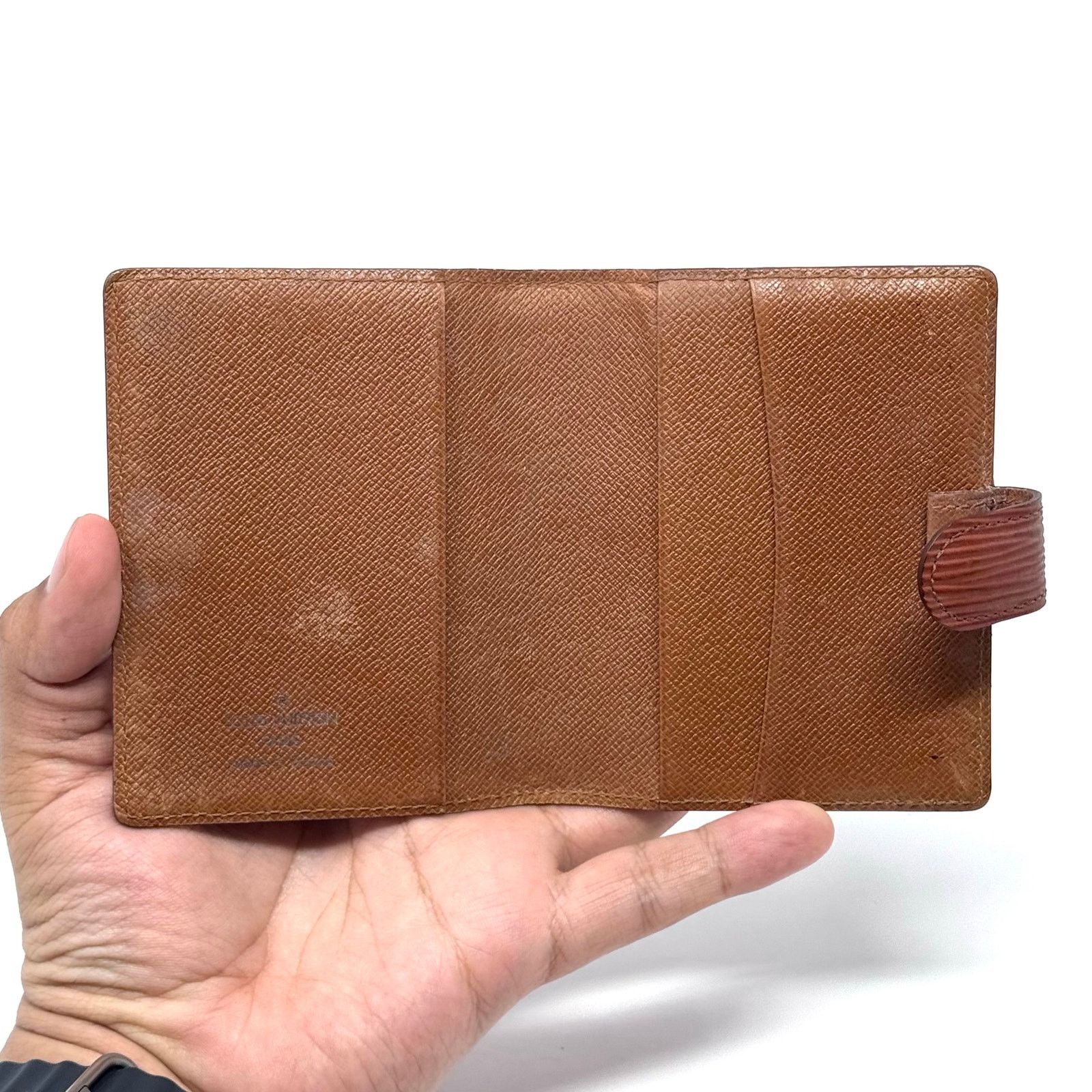 Louis Vuitton Louis Vuitton Epi Buckle Wallet Size ONE SIZE - 3 Thumbnail