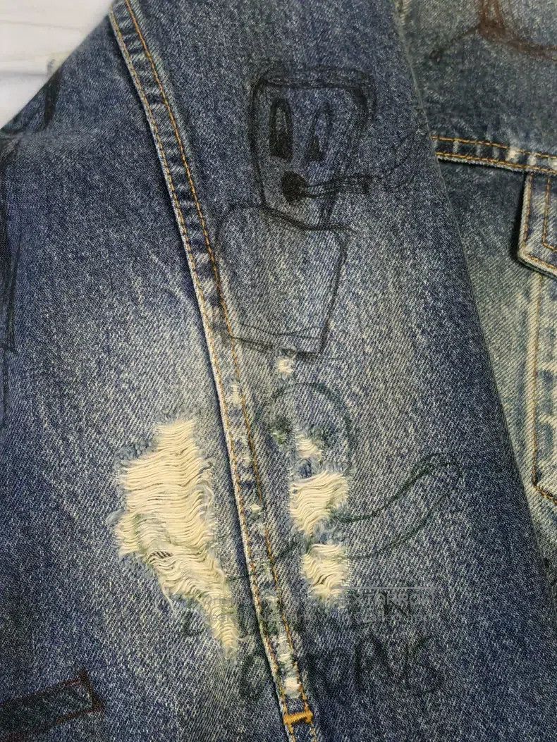 Balenciaga Balenciaga Graffiti hand-painted denim jacket Size US M / EU 48-50 / 2 - 3 Thumbnail