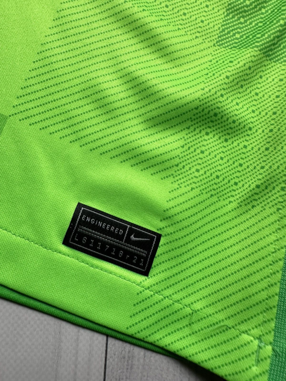 Nike × Vintage Vintage Nike Liverpool green soccer jersey size Xs rare Size US XS / EU 42 / 0 - 3 Thumbnail