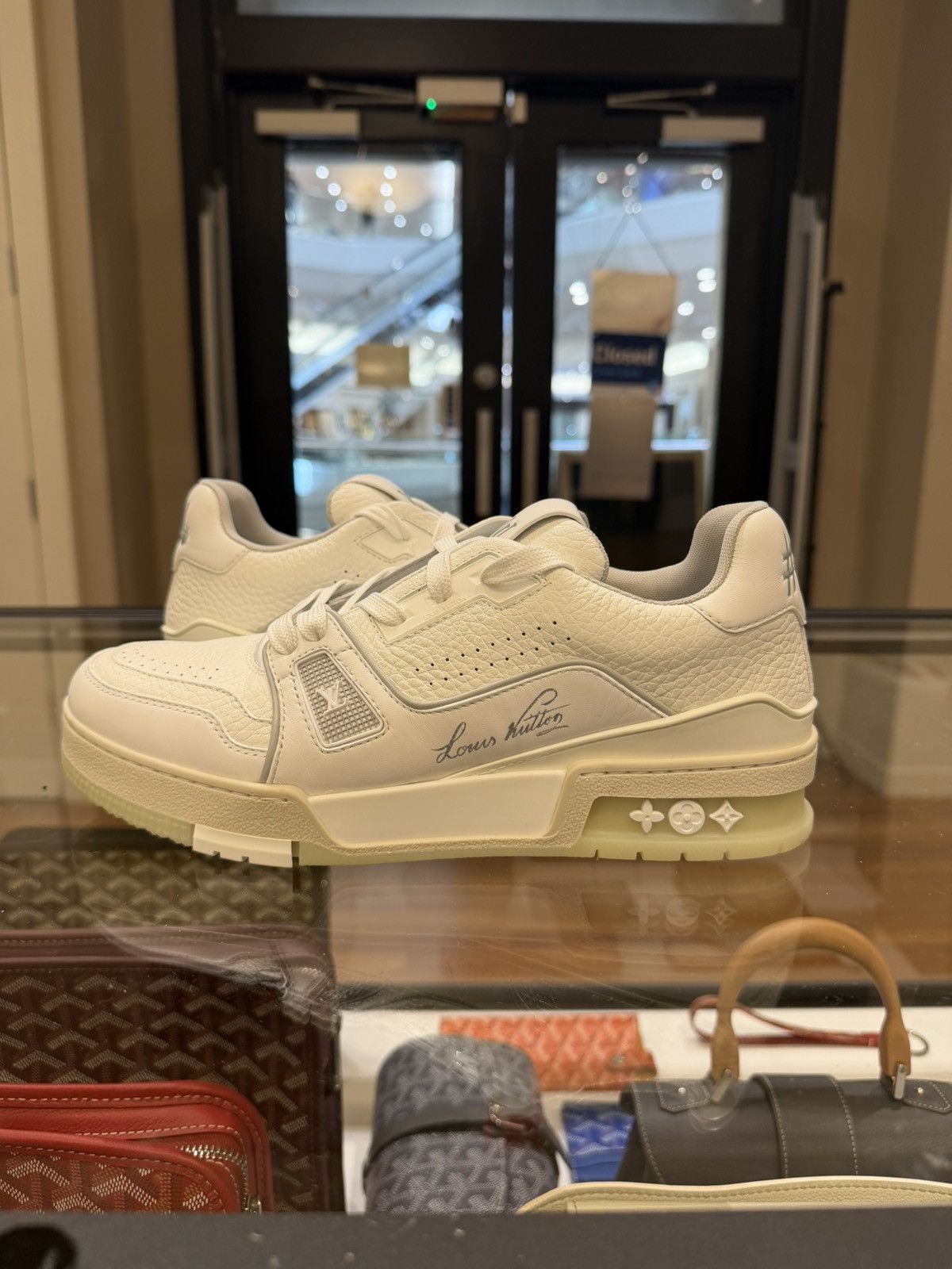 Louis Vuitton Louis Vuitton Leather Trainer Sneakers - White Size US 5.5 / EU 38 - 2 Thumbnail