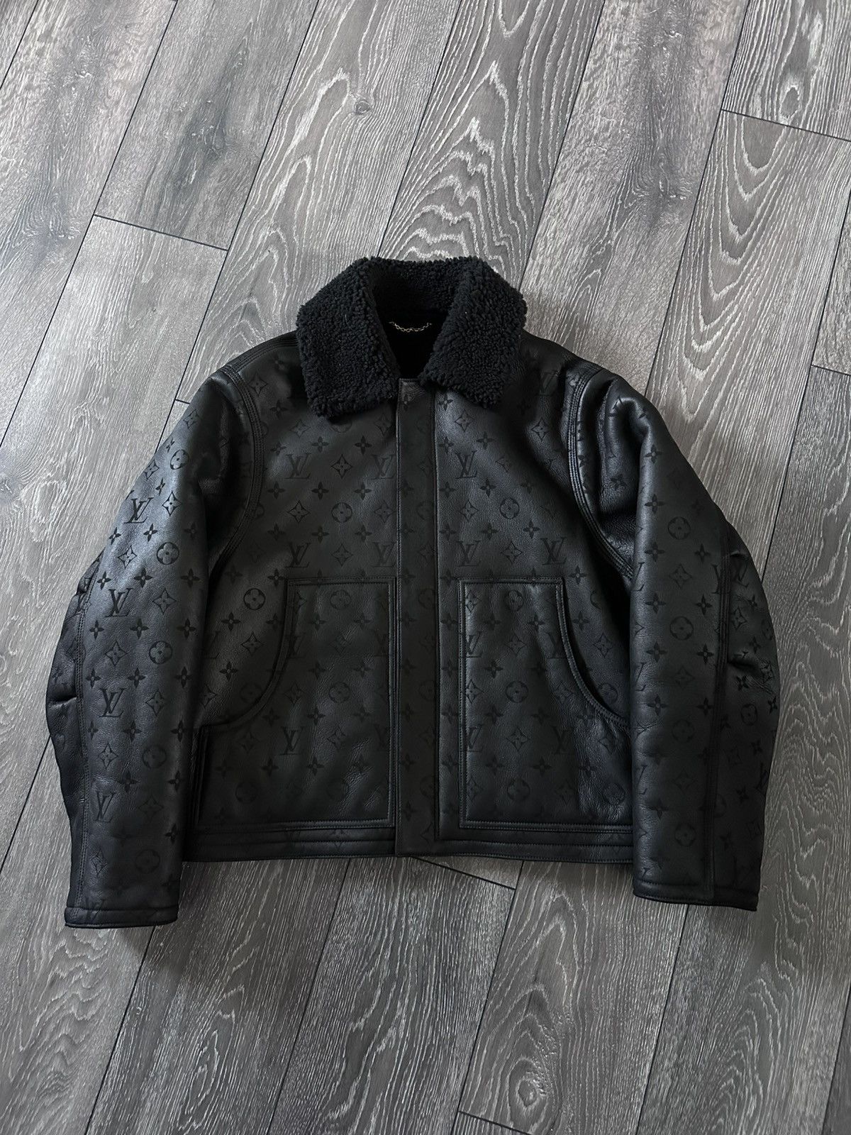 Louis Vuitton louis vuitton embossed monogram shearling jacket black Size US M / EU 48-50 / 2 - 1 Thumbnail