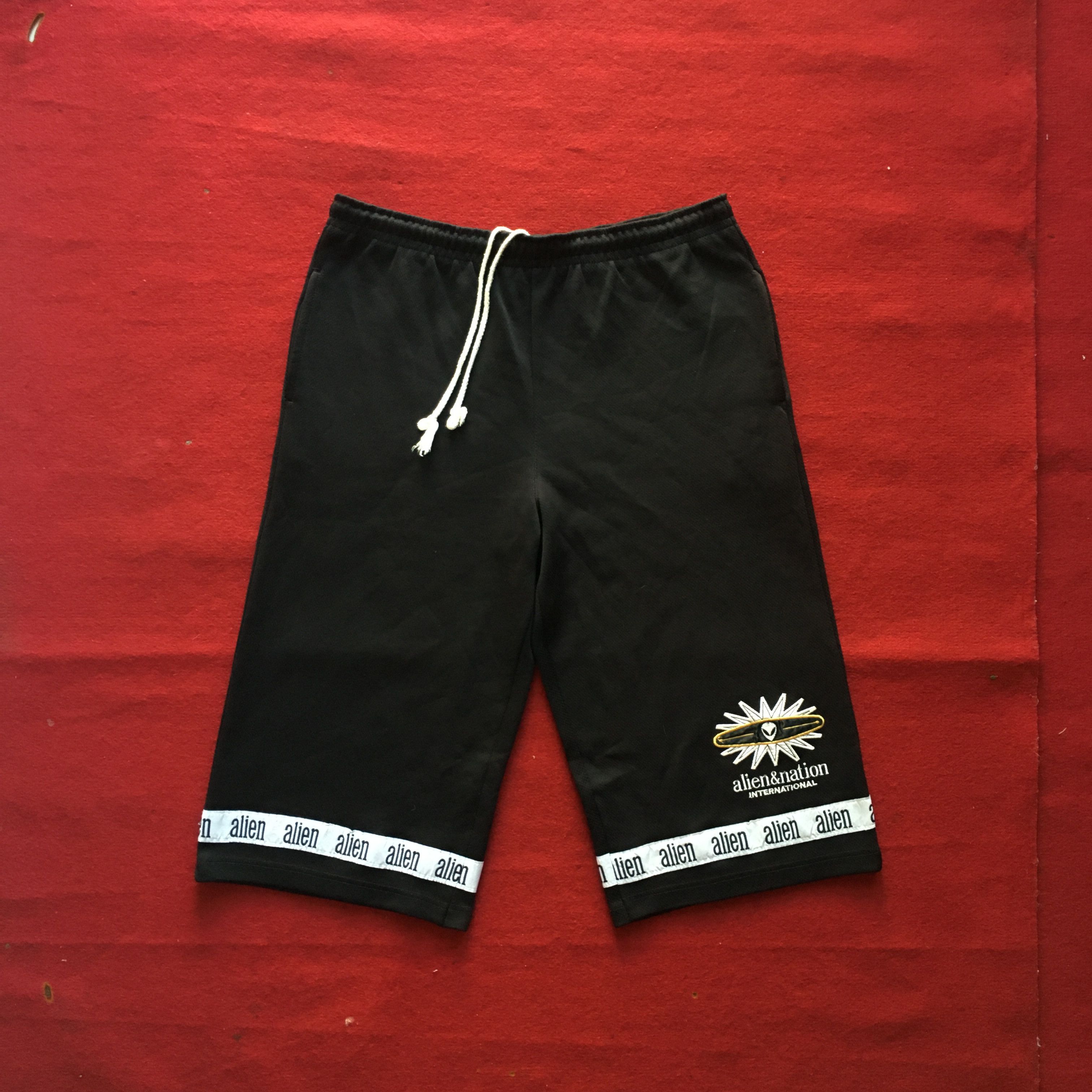Alien Workshop Alien & Nation INTERNATIONAL RELAXED SHORTS Size US 36 / EU 52 - 1 Thumbnail