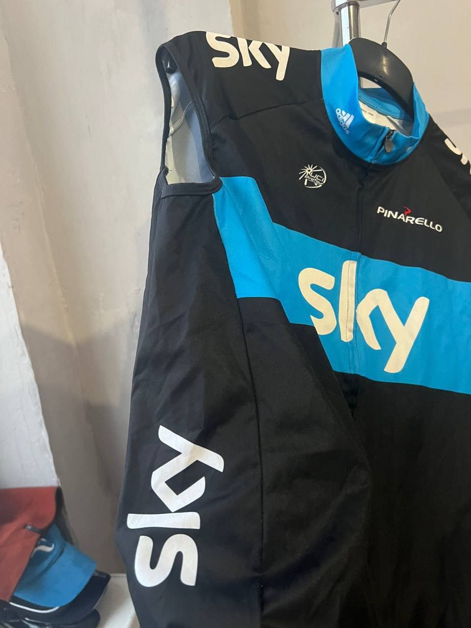 Adidas 2010 ADIDAS PINARELLO SKY CYCLING SLEEVELESS UCI PRO JERSEY Size US XL / EU 56 / 4 - 11 Thumbnail
