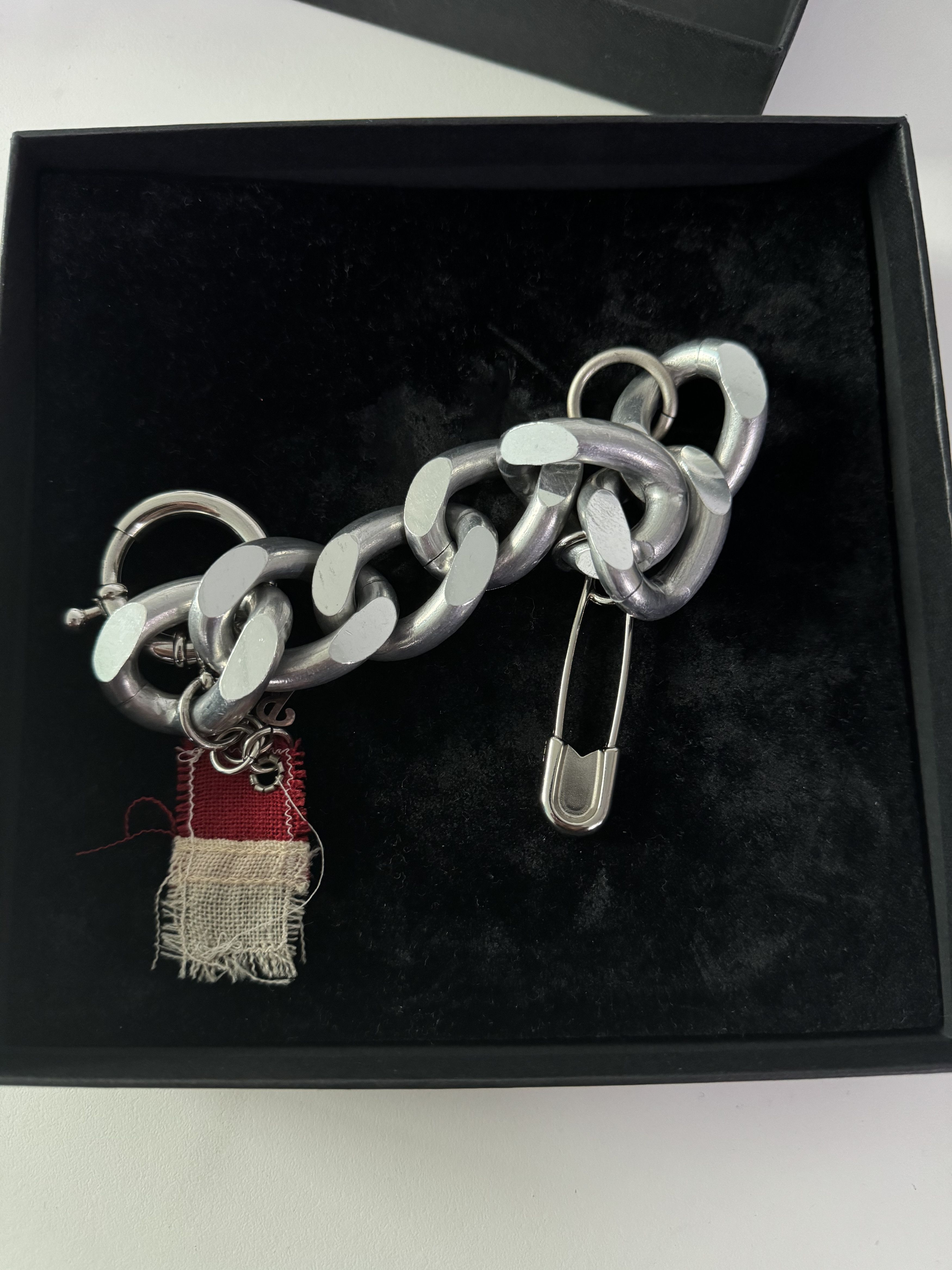 Raf Simons Raf Simons Silver Big Chain Safety Pin Bracelet Size ONE SIZE - 5 Thumbnail