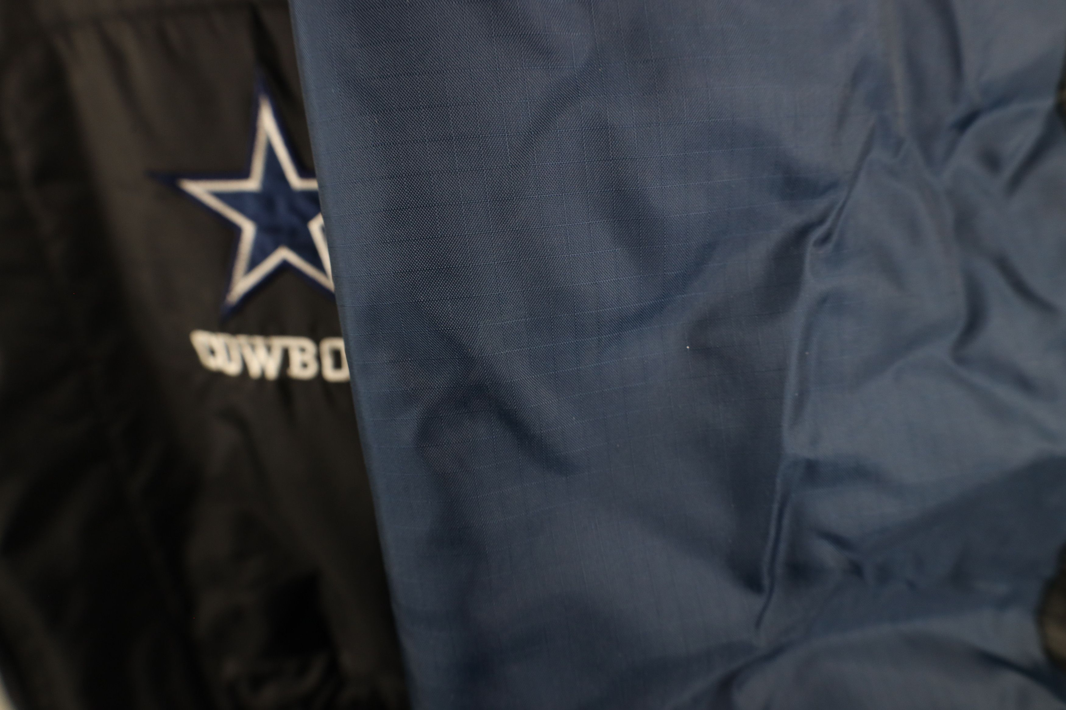 Vintage Vintage 90s Dallas Cowboys Football Quilted Puffer Jacket Size US XL / EU 56 / 4 - 7 Thumbnail