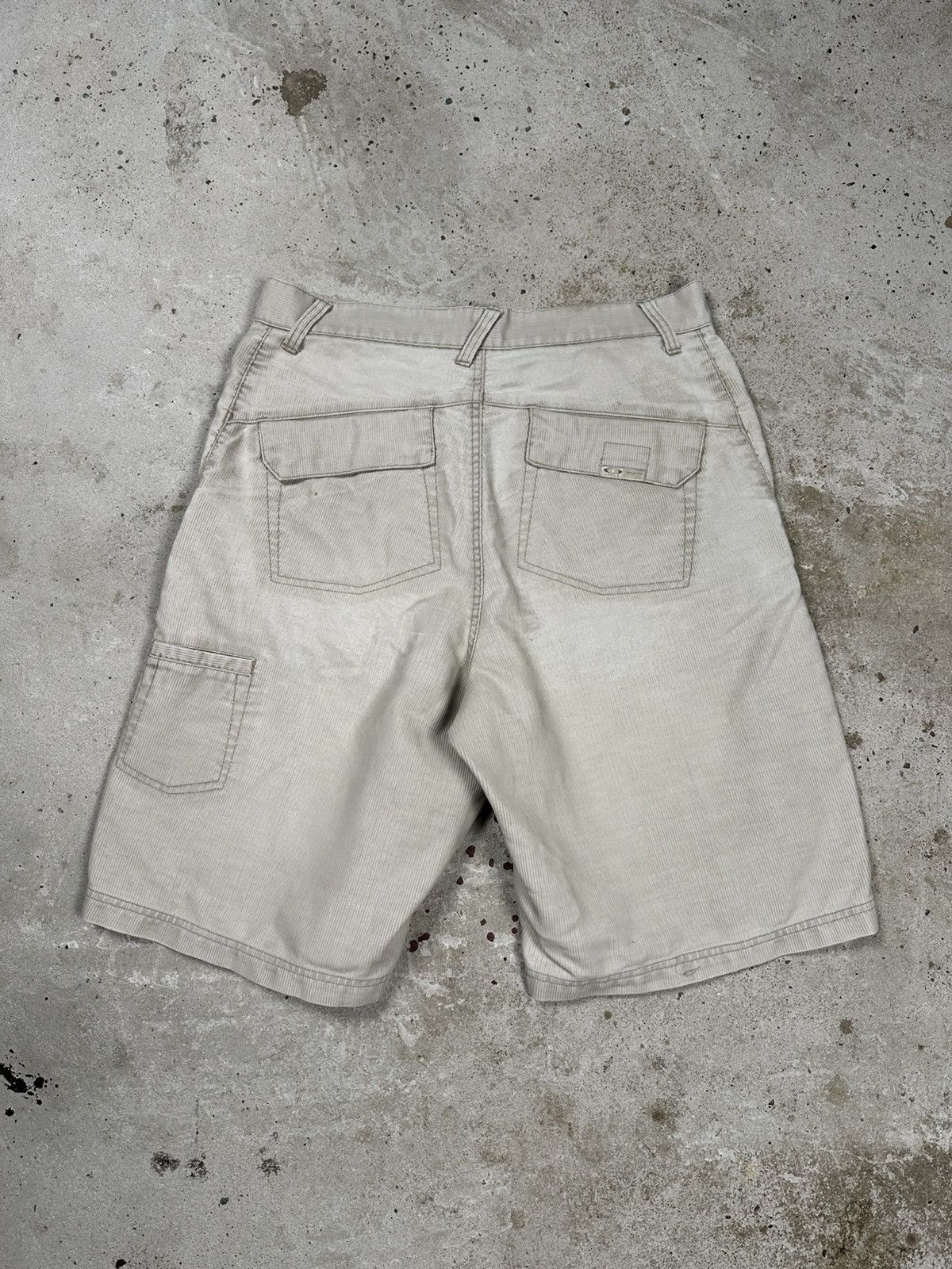 Oakley × Vintage Vintage Y2K Oakley Distressed Baggy Corduroy Shorts Cargo Size US 33 - 2 Thumbnail