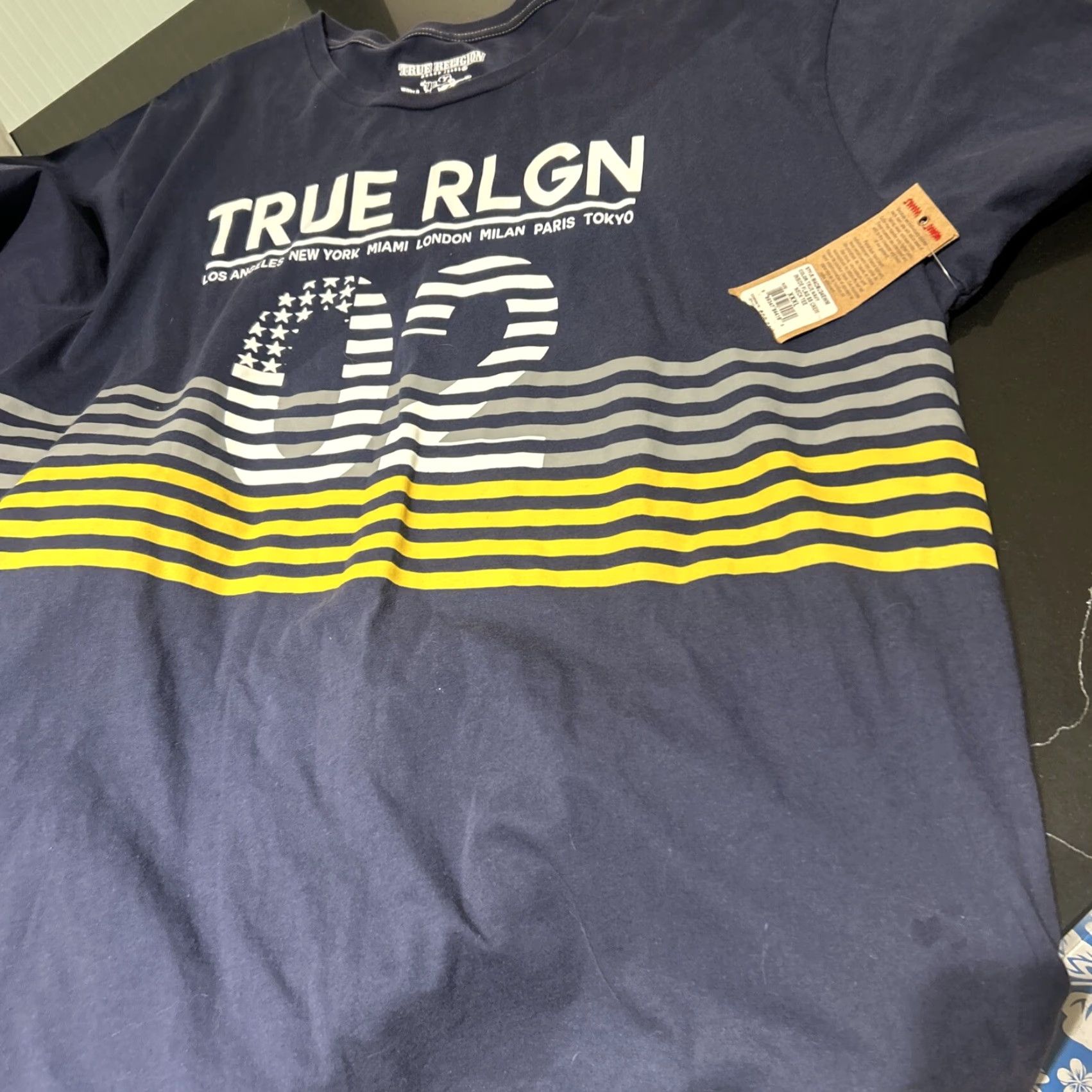 True Religion TRUE RELIGION T-SHIRT Navy Graphic Tee Flag Mens L Crew Neck Short Sleeve 100% Cotton NWT URLI Flag Motif Size US L / EU 52-54 / 3 - 4 Thumbnail