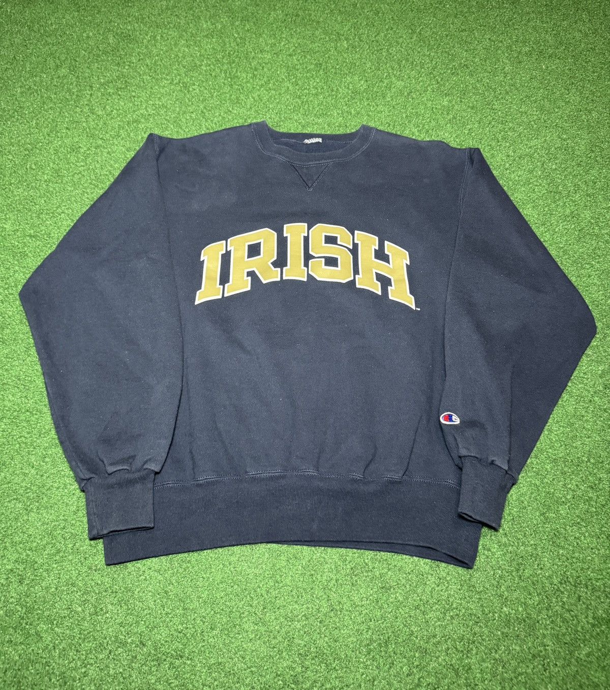 Champion Notre Dame Irish Champion Vintage Y2K L/XL 24x27 Sweatshirt Size US XL / EU 56 / 4 - 1 Thumbnail
