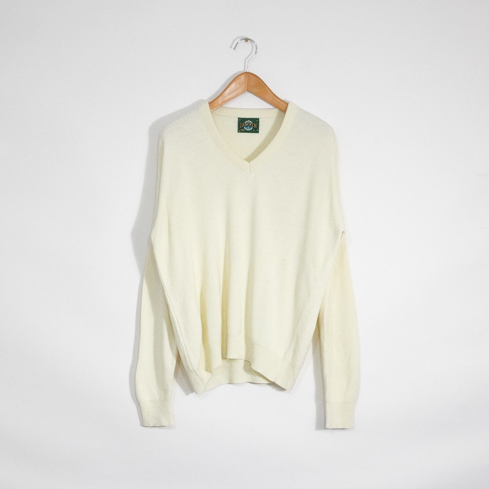 Jantzen × Vintage Vintage Jantzen Acrylic VNeck Sweater Mens Large Lightweight Size US L / EU 52-54 / 3 - 1 Thumbnail