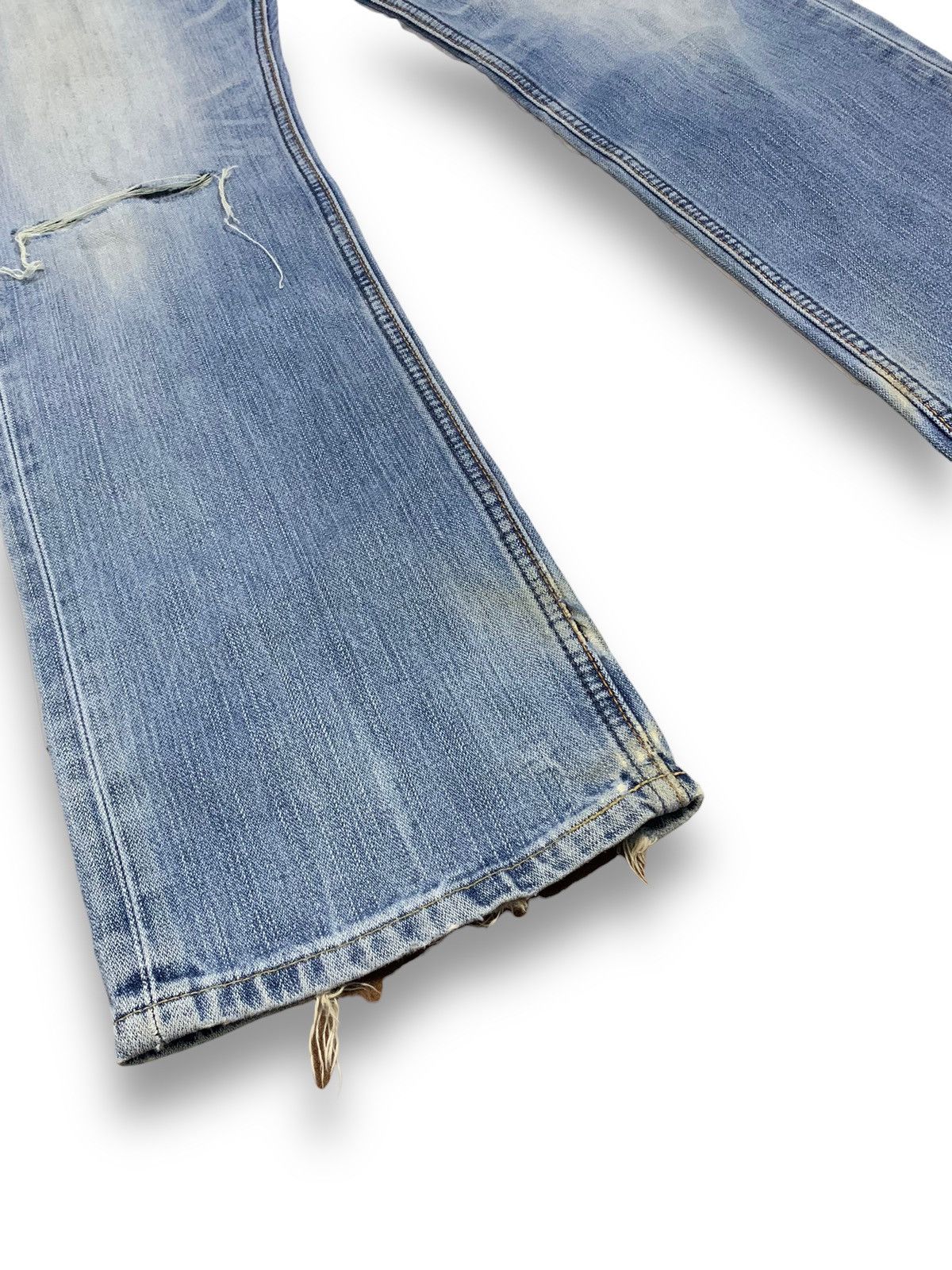 Wrangler Vintage Wrangler Blue Washed Straight Leg Distressed Jeans Size US 33 - 10 Thumbnail