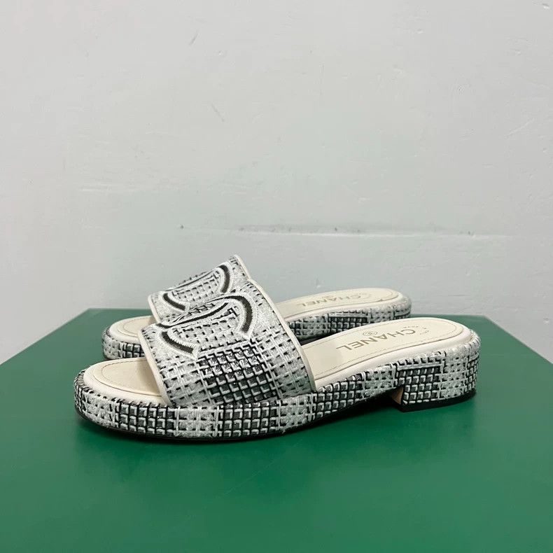 Chanel Chanel Thick-soled slippers with tweed logo Size US 7.5 / IT 37.5 - 1 Thumbnail