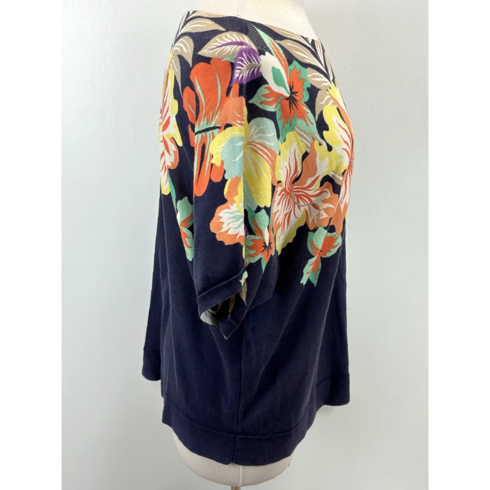 Talbots VINTAGE Talbots Floral Top Shirt Women’s 2X Plus Dolman Sleeve Navy Blue Floral Knit Cotton Dolman Short Sleeve Boat Neck Casual Travel Womens Size XXL / US 16-18 / IT 52-54 - 3 Thumbnail