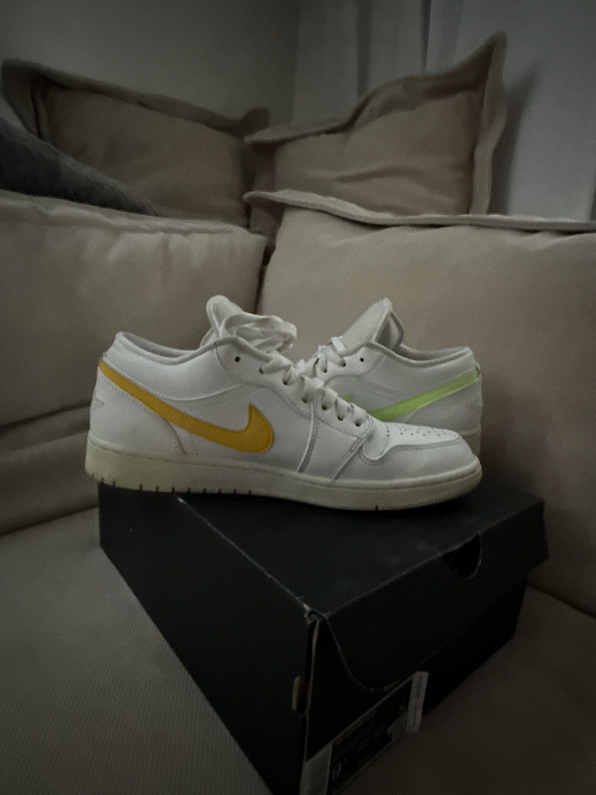Jordan Brand Jordan 1 Low White/Multi-Color-Light Aqua Blanc Size US 9.5 / EU 42-43 - 4 Thumbnail