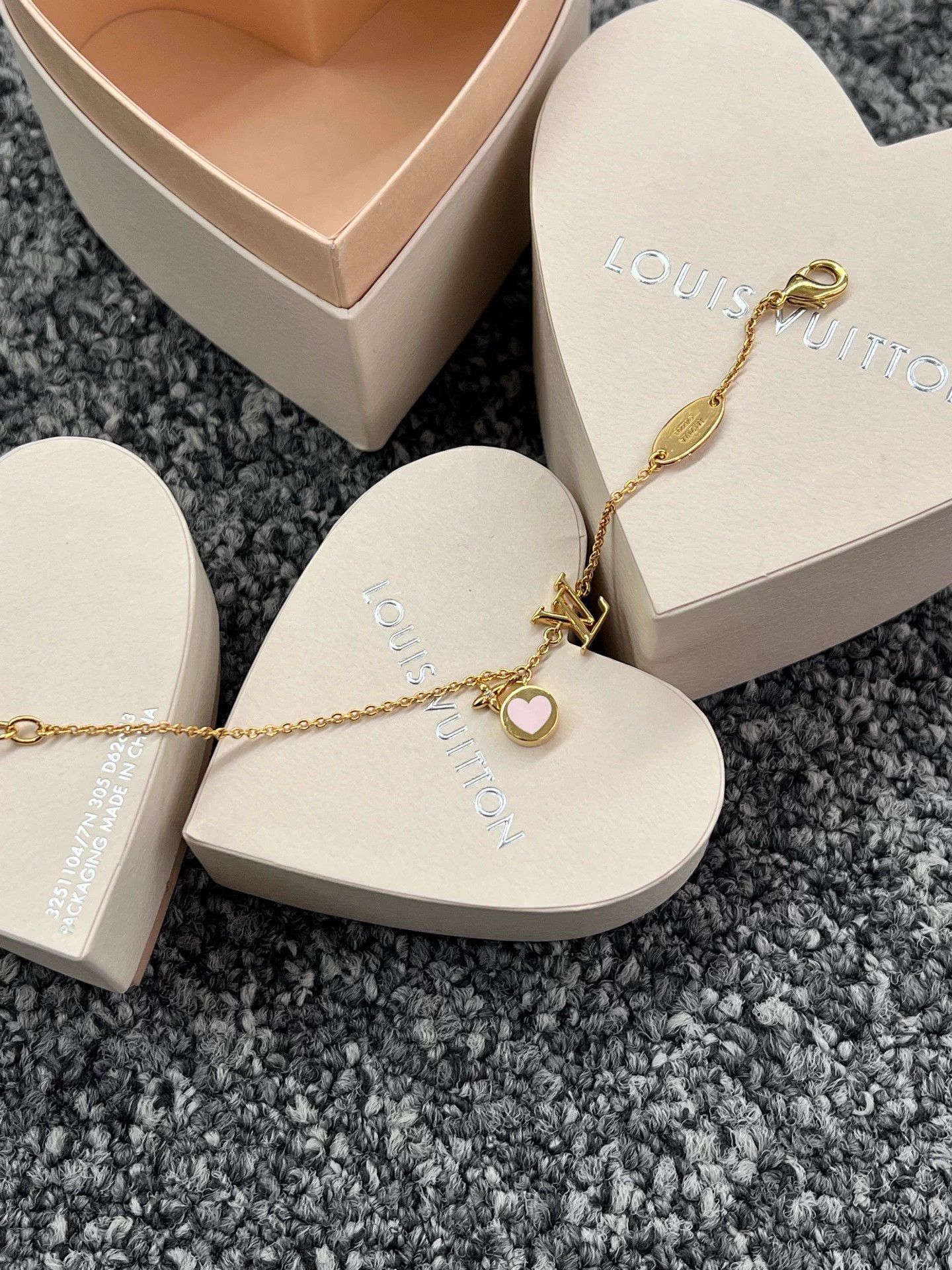 Louis Vuitton LV 25th Valentine Heart Bracelet Full Set Size ONE SIZE - 2 Thumbnail