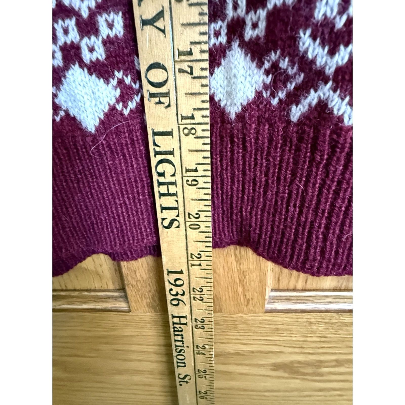 American Eagle Outfitters VINTAGE American Eagle Pullover Sweater Women’s L Red Fair Isle Wool V-Neck Cozy Size L / US 10 / IT 46 - 6 Thumbnail