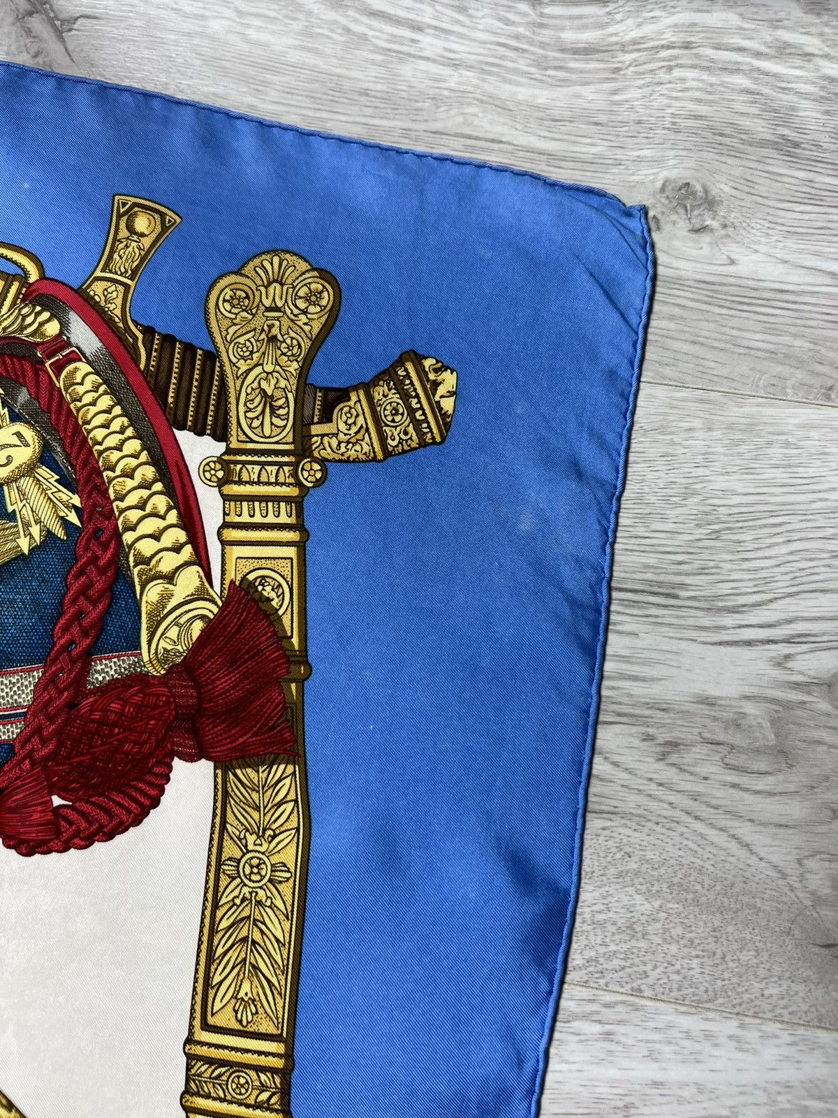 Hermes × Vintage Vintage HERMES CARRE 90 GRAND UNIFORME J. Metz Silk Scarf Size ONE SIZE - 14 Thumbnail