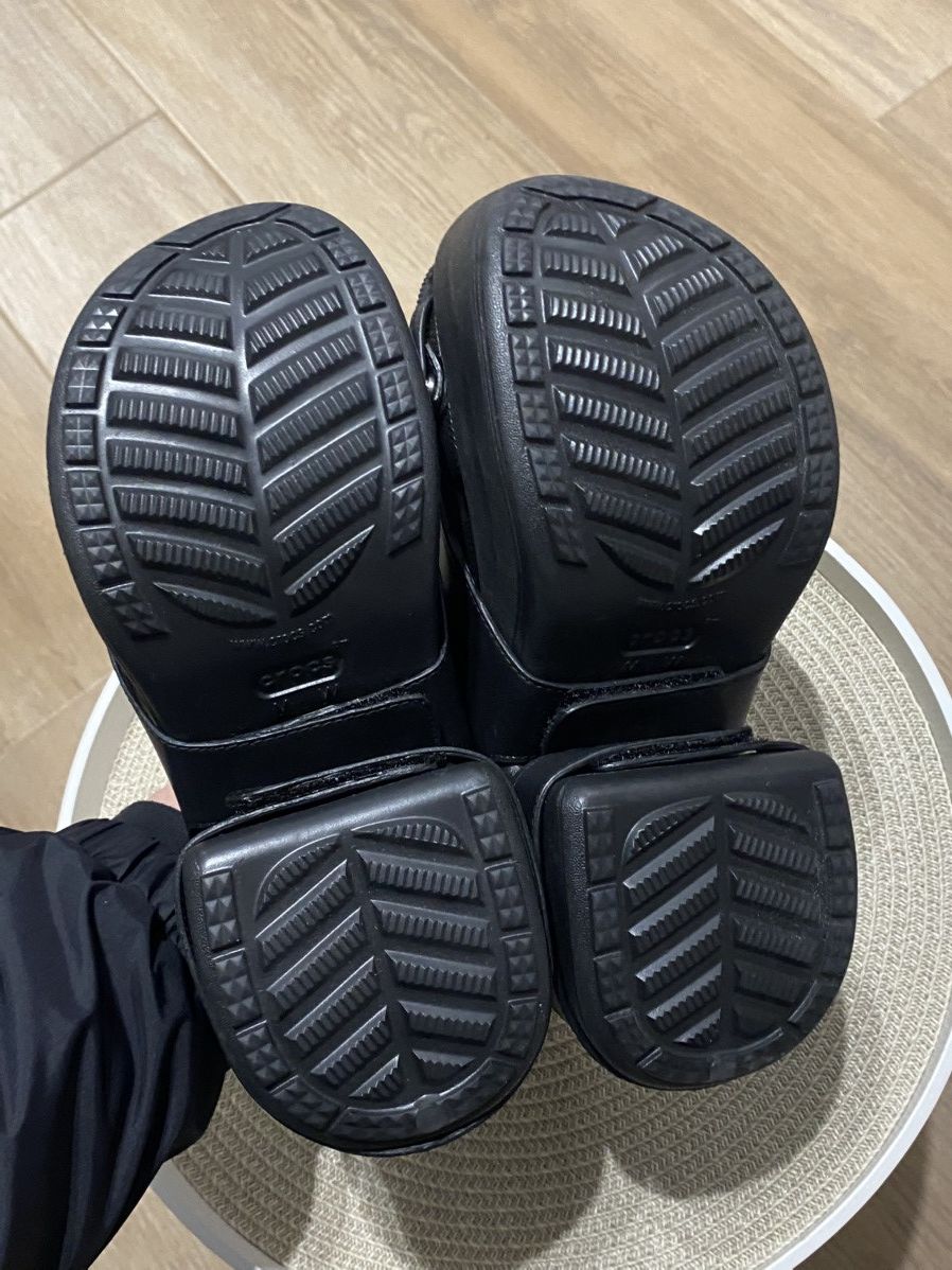 Crocs Crocs x Feng Chen Wang Black Siren Clogs M5 W7 Authentic Size US 7 / IT 37 - 12 Thumbnail