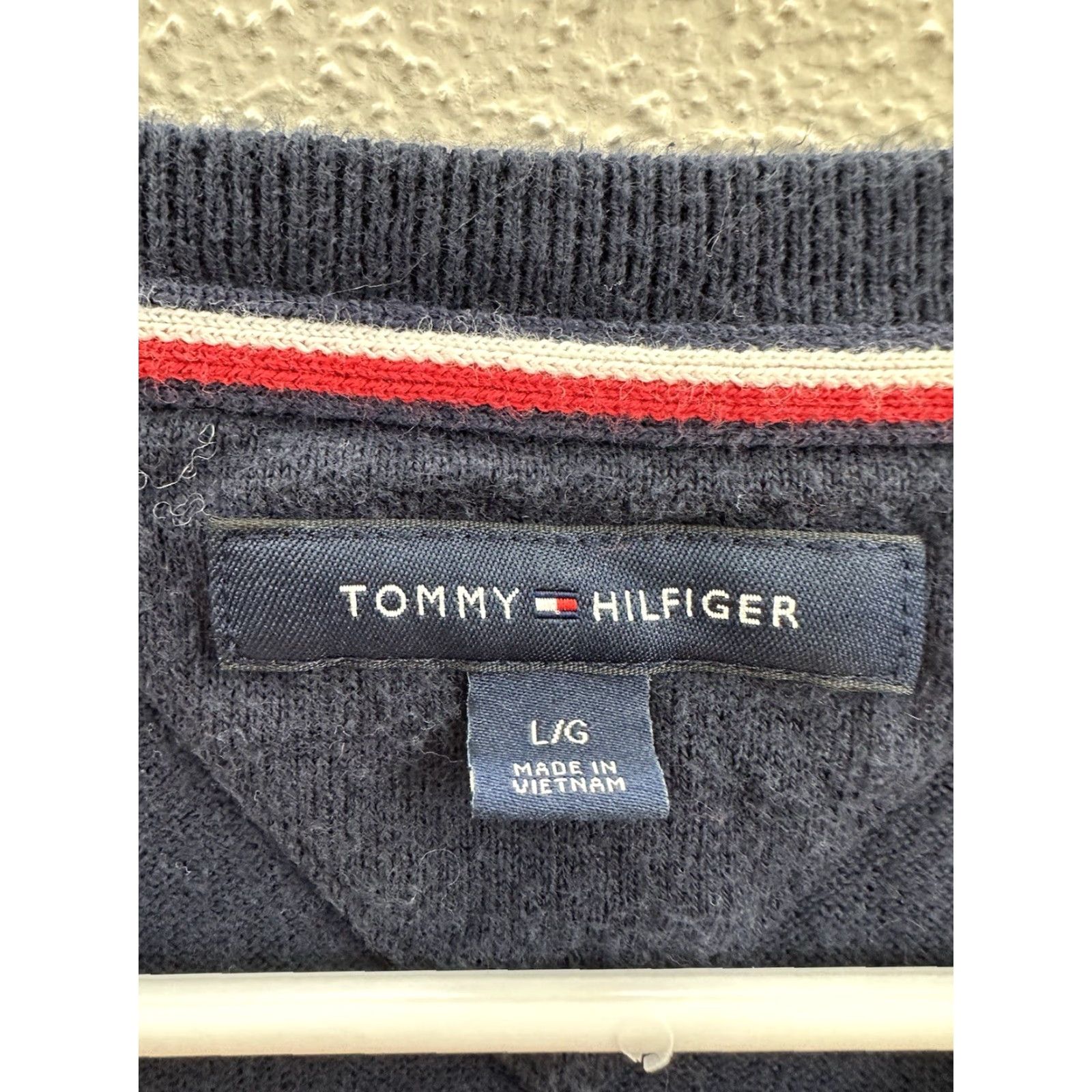 Tommy Hilfiger Tommy Hilfiger Mens Sweater Navy-Blue Long Sleeve Cotton TH Logo Size US L / EU 52-54 / 3 - 4 Thumbnail