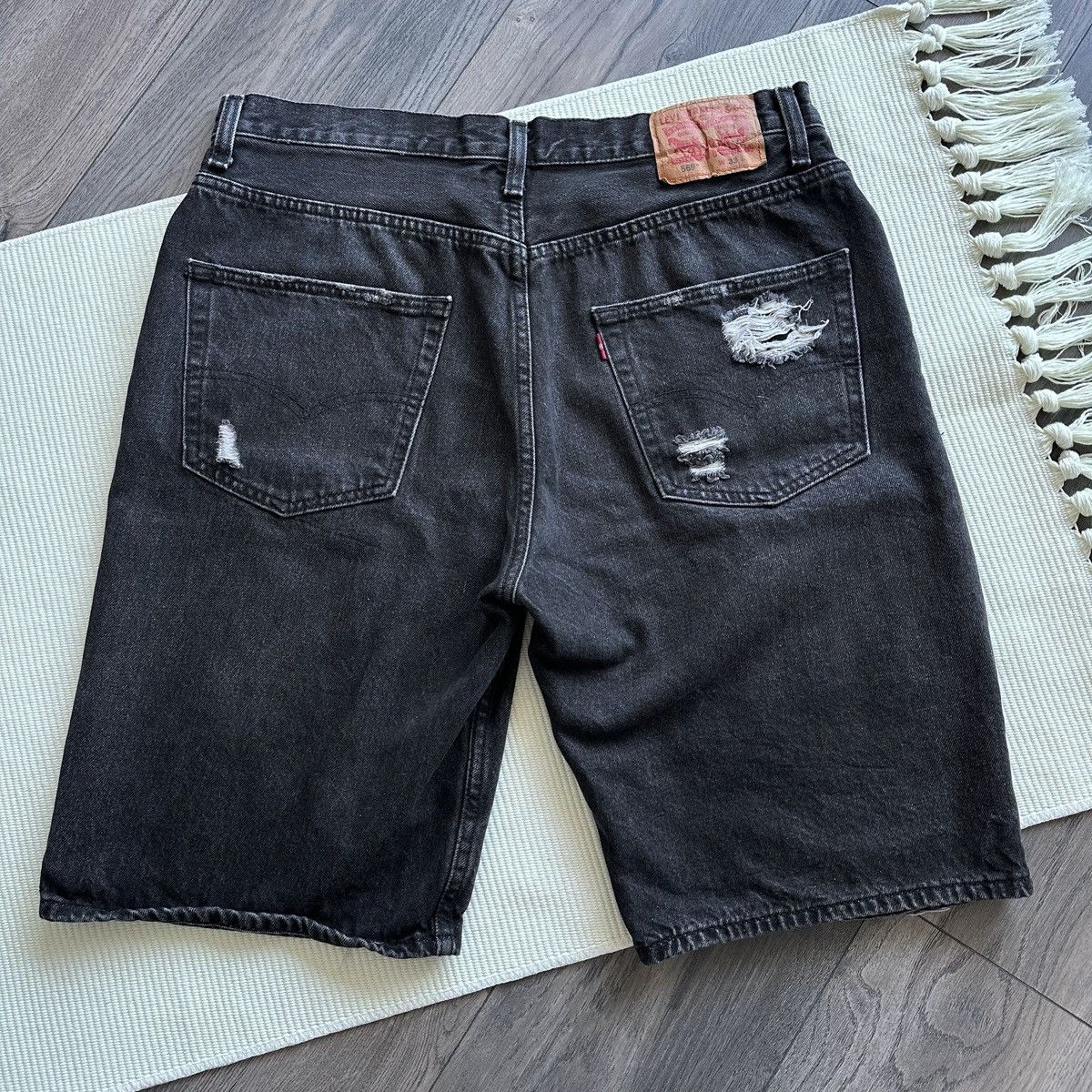 Levi's Levis 569 Loose Straight Distressed Black Jean Shorts Size US 33 - 5 Thumbnail
