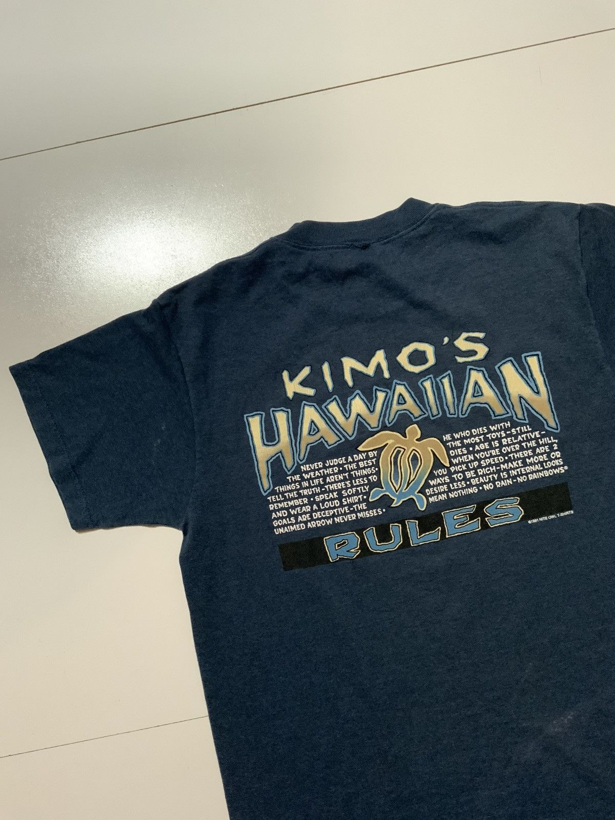 Vintage Vintage 1991 Kimo’s Hawaiian Rules No Rain Hawaii T-Shirt Size US S / EU 44-46 / 1 - 4 Thumbnail